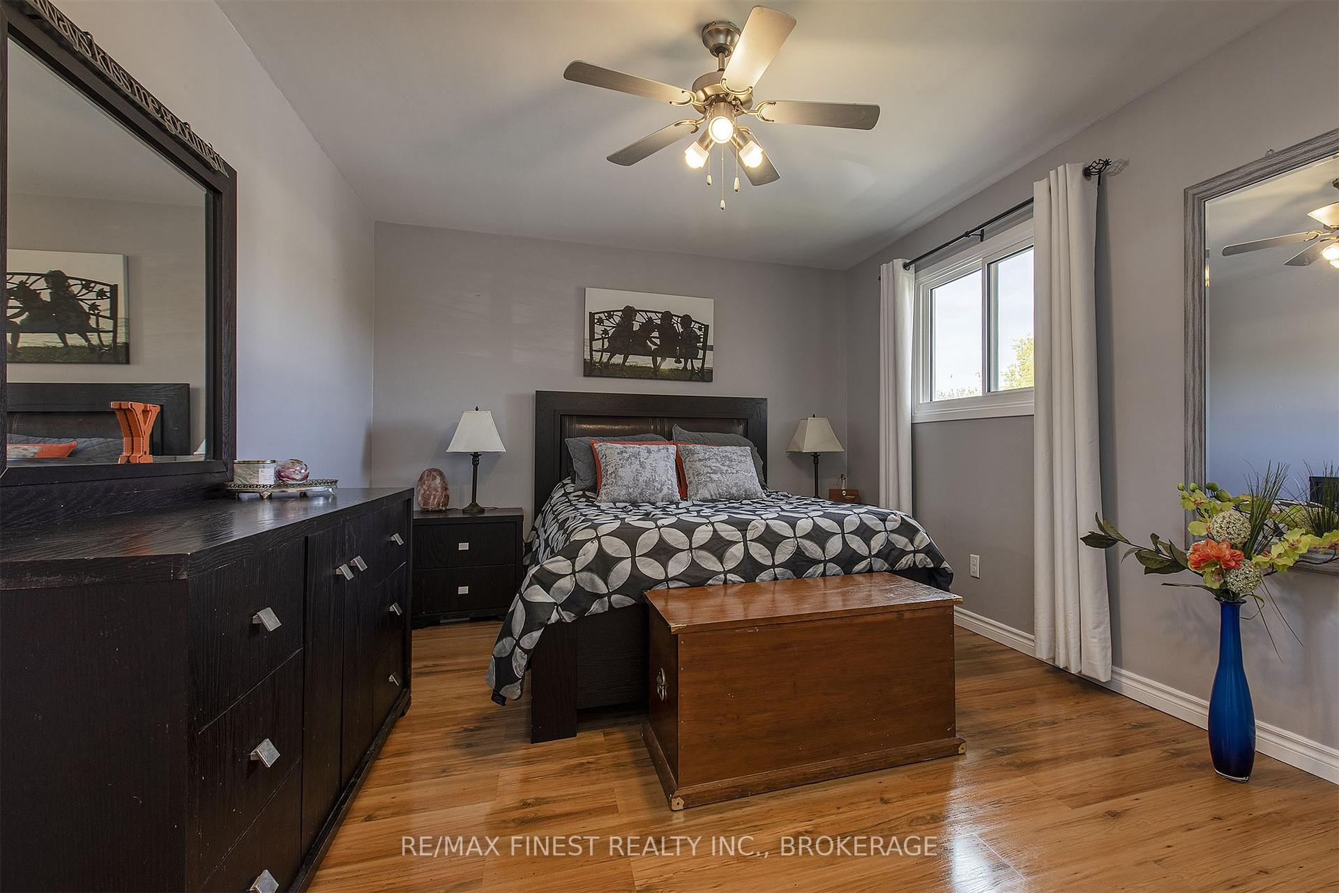 Photo 5 of 998 Sprucewood Crescent, Kingston, City Northwest — HOMEH