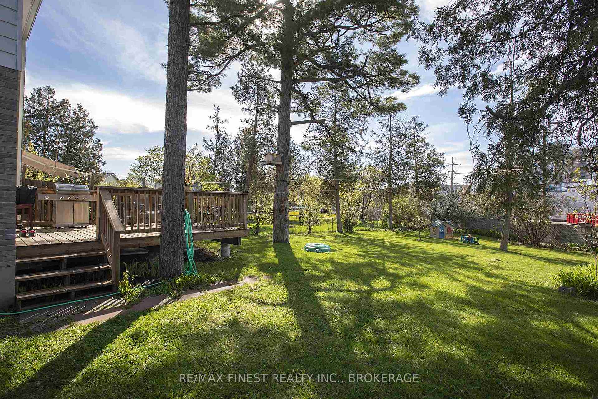 Photo 8 of 998 Sprucewood Crescent, Kingston, City Northwest — HOMEH