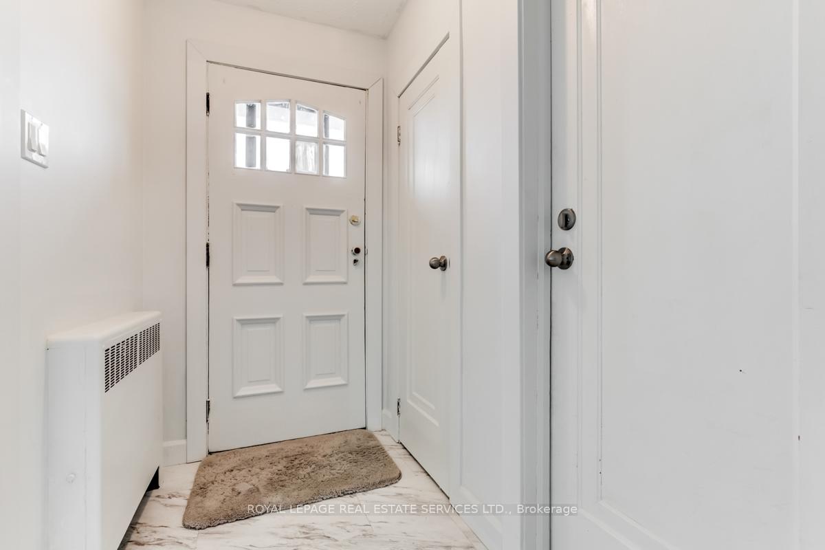 Photo 3 of 122 Chadburn Street, Oshawa, Central — HOMEH