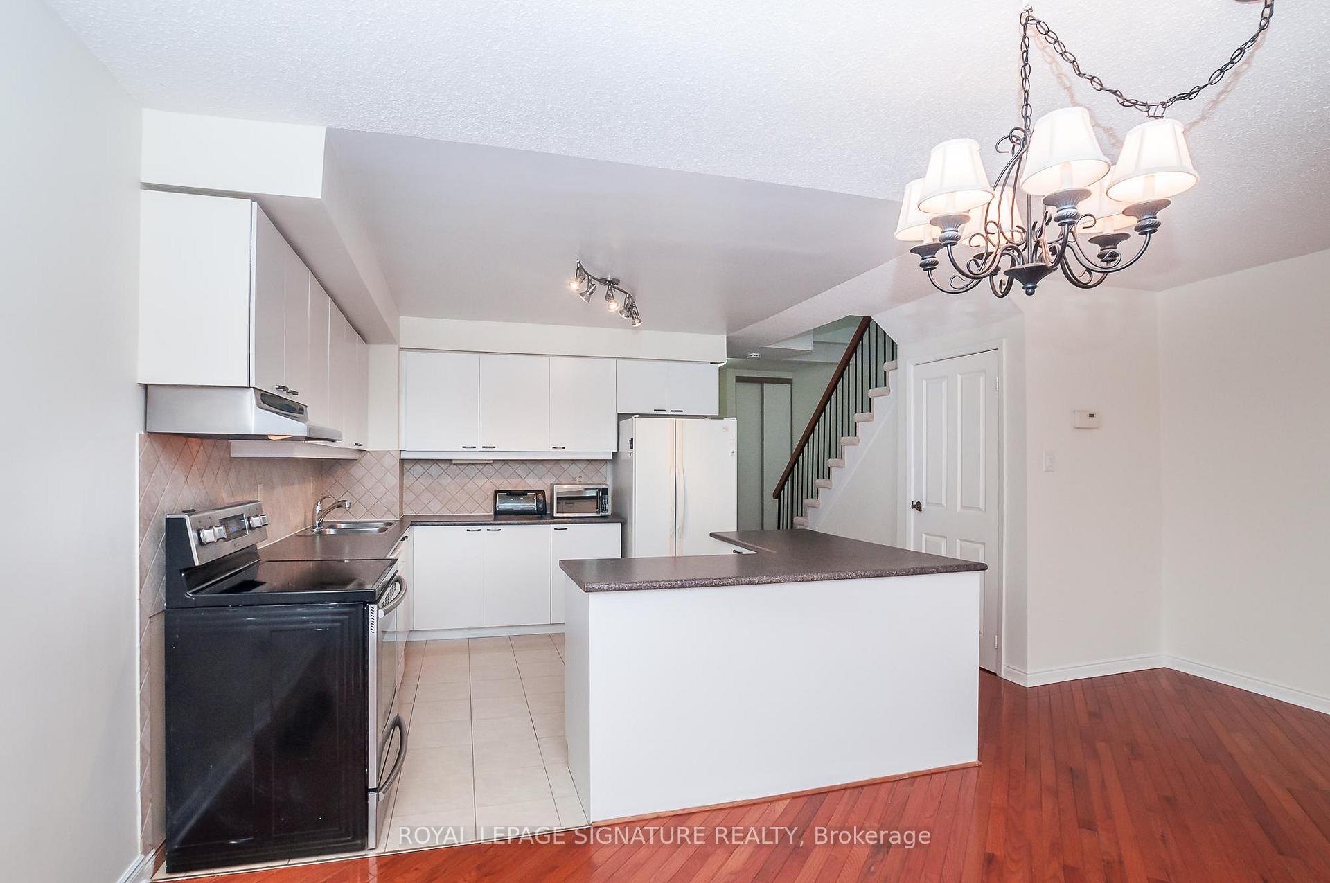 Photo 5 of 45 Augusta Court, Markham, Royal Orchard — HOMEH