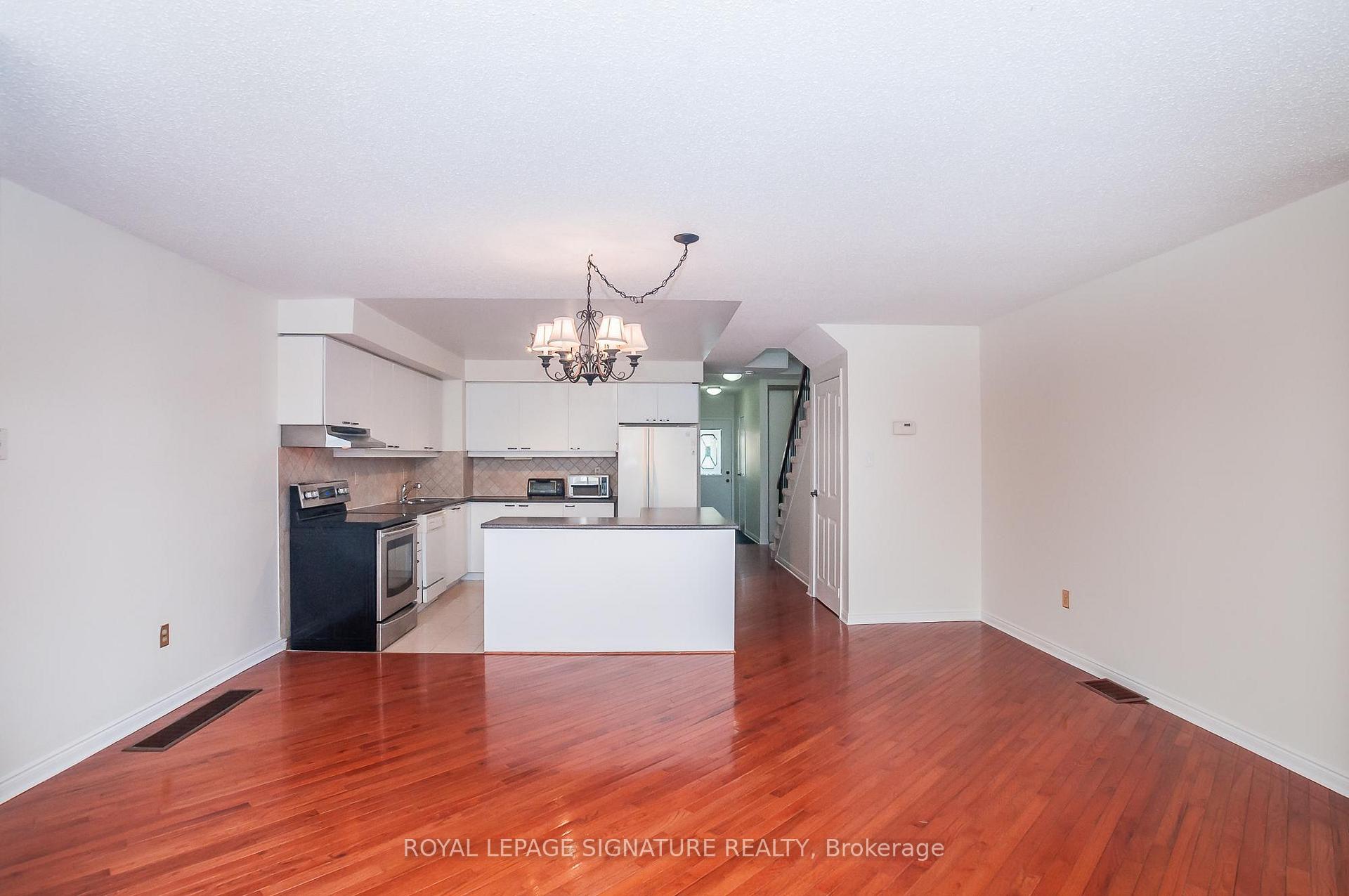 Photo 7 of 45 Augusta Court, Markham, Royal Orchard — HOMEH
