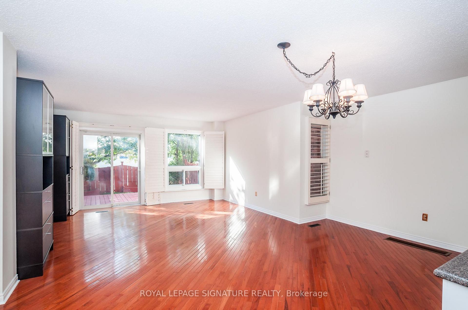 Photo 8 of 45 Augusta Court, Markham, Royal Orchard — HOMEH