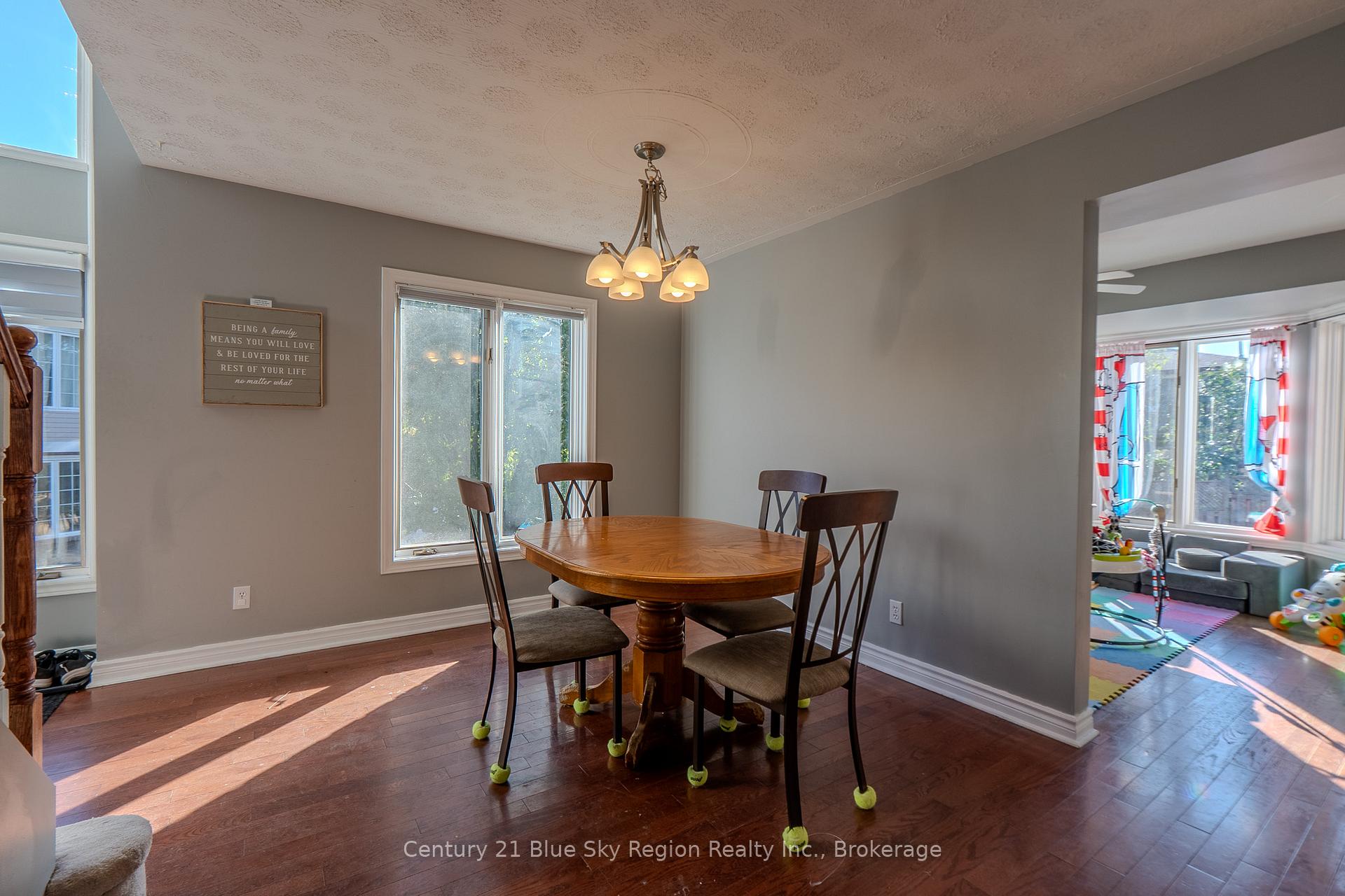 Photo 11 of 166 Cloverbrae Crescent, North Bay, Ferris — HOMEH