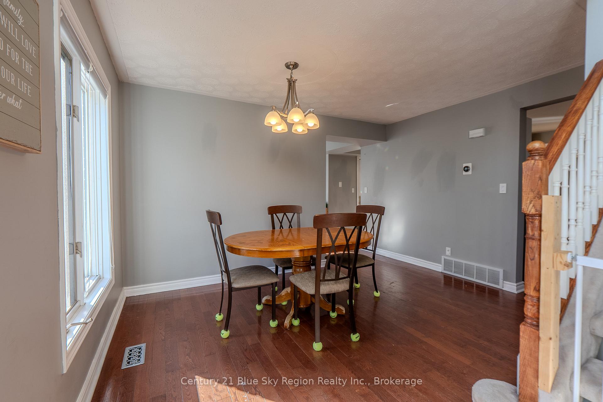 Photo 12 of 166 Cloverbrae Crescent, North Bay, Ferris — HOMEH
