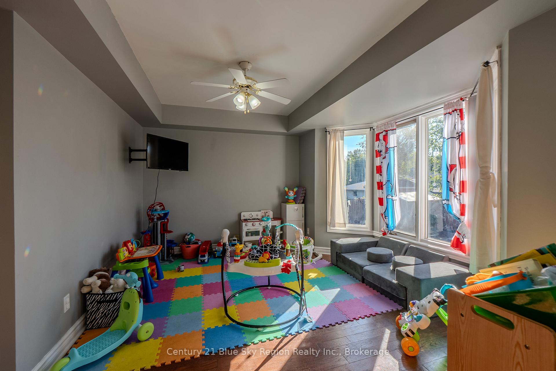 Photo 13 of 166 Cloverbrae Crescent, North Bay, Ferris — HOMEH