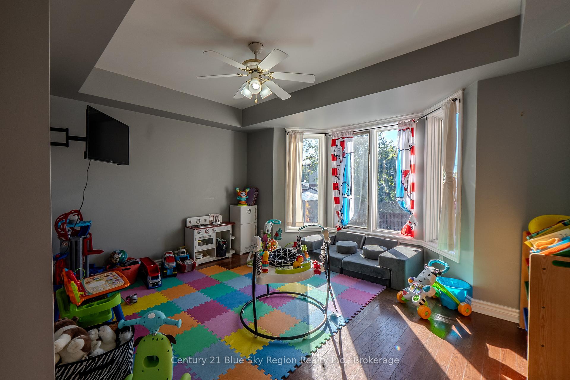 Photo 14 of 166 Cloverbrae Crescent, North Bay, Ferris — HOMEH