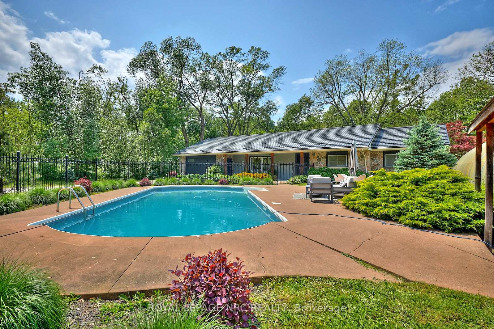 Photo 2 of 2834 McSherry Lane, Pelham, Fonthill — HOMEH