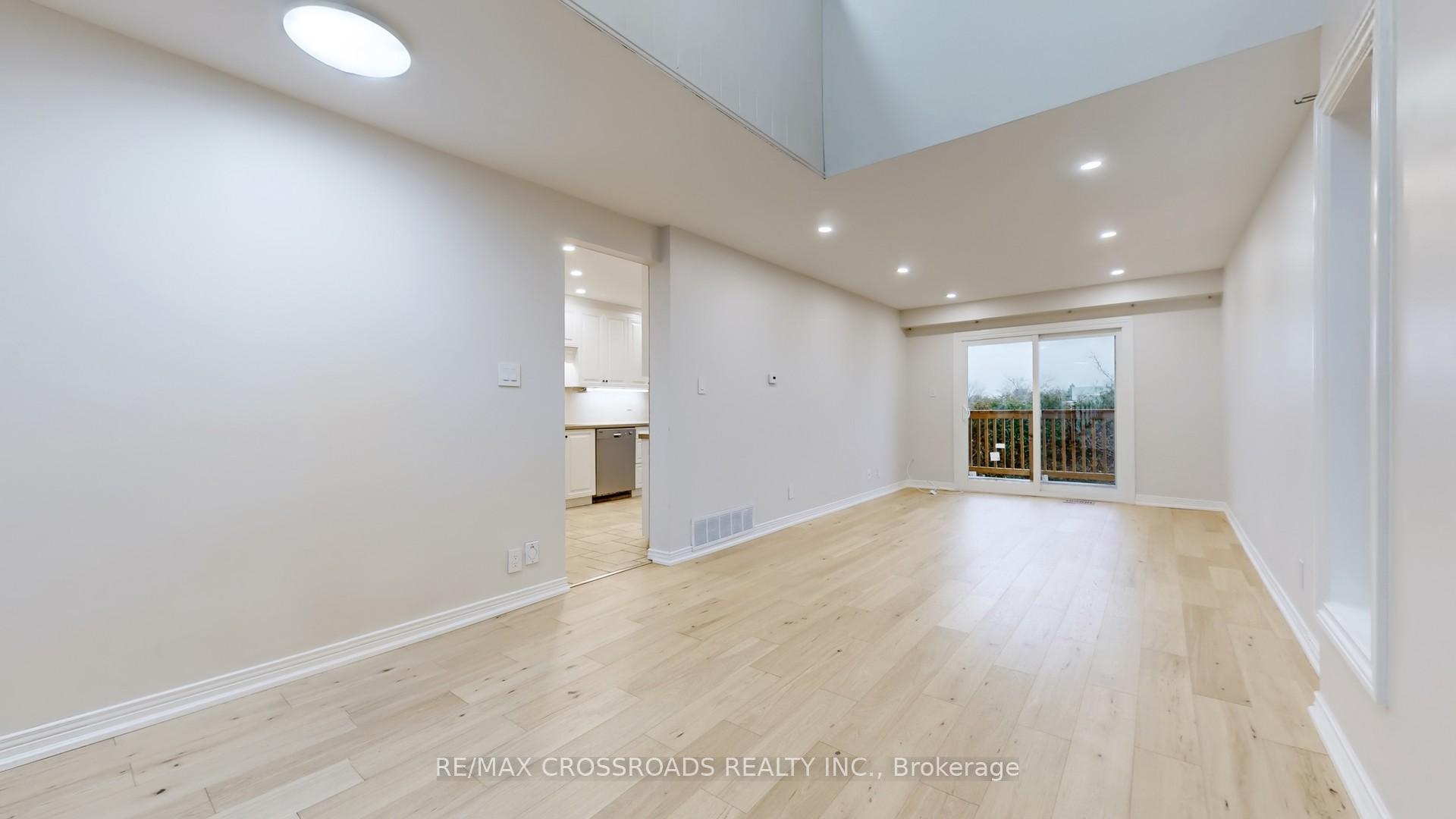 Photo 2 of 54 Foxglove Court, Markham, Unionville — HOMEH