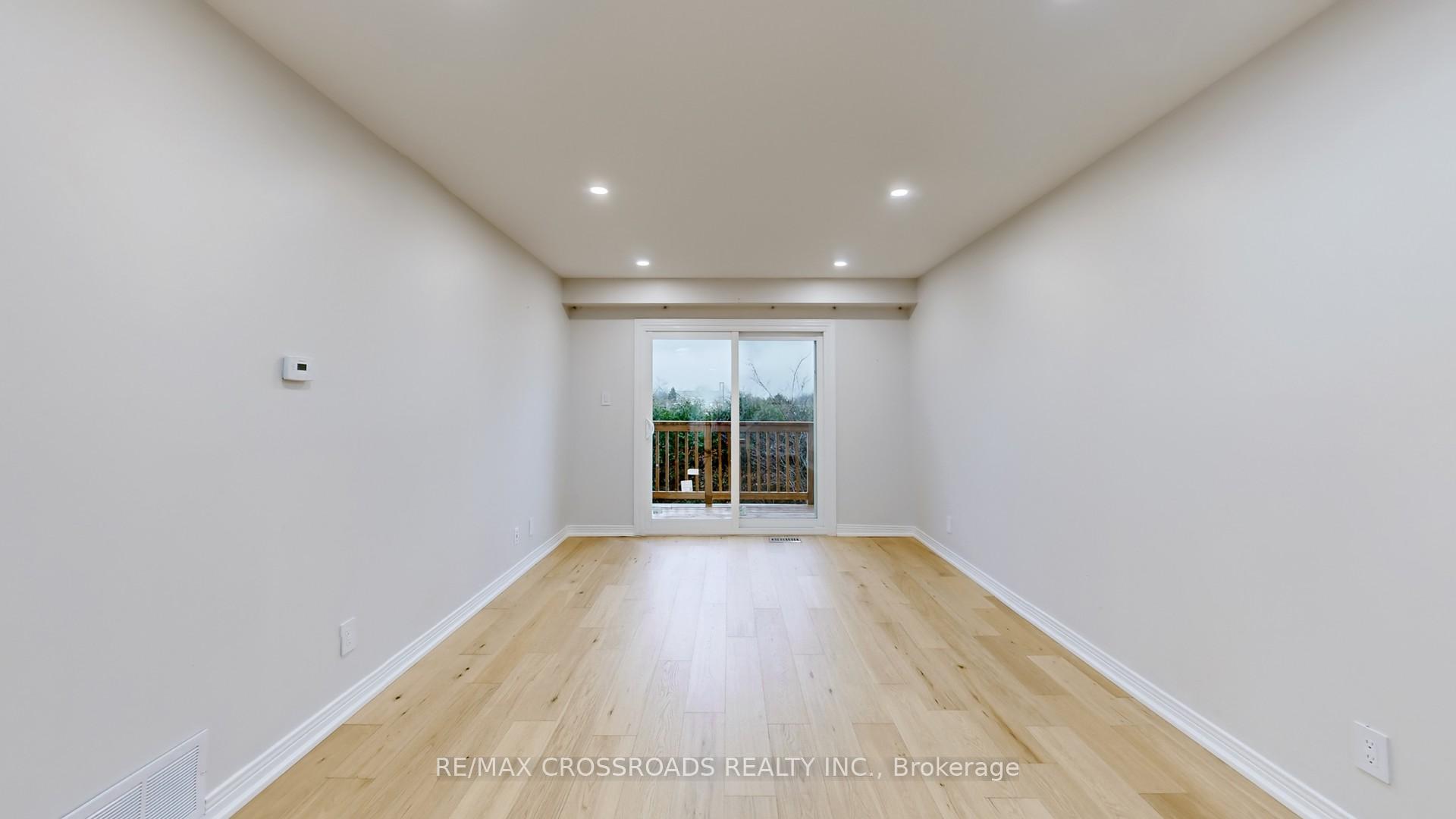 Photo 3 of 54 Foxglove Court, Markham, Unionville — HOMEH