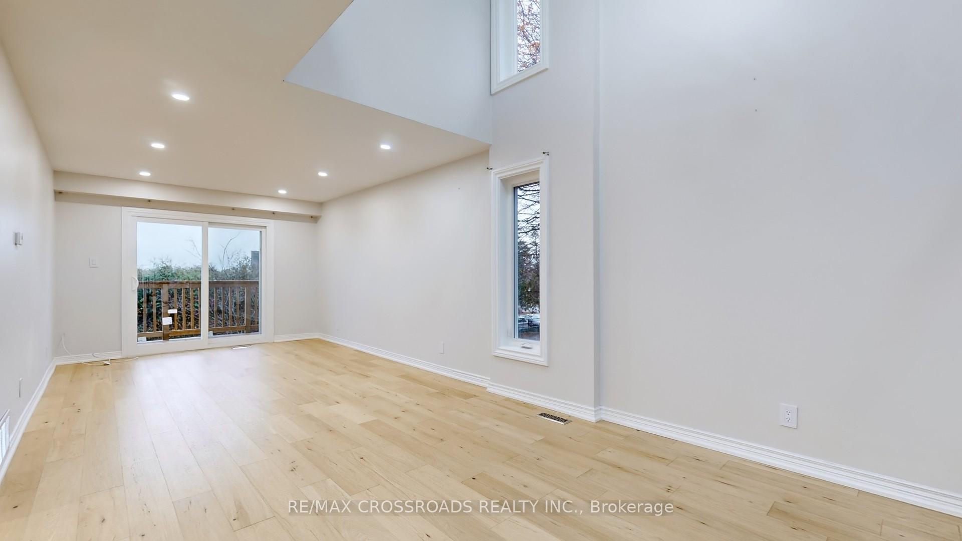 Photo 4 of 54 Foxglove Court, Markham, Unionville — HOMEH