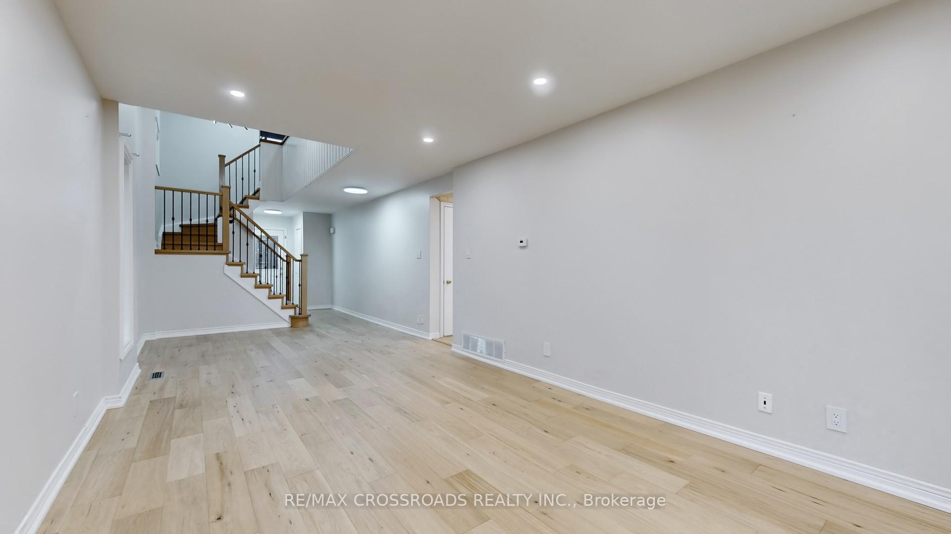 Photo 6 of 54 Foxglove Court, Markham, Unionville — HOMEH