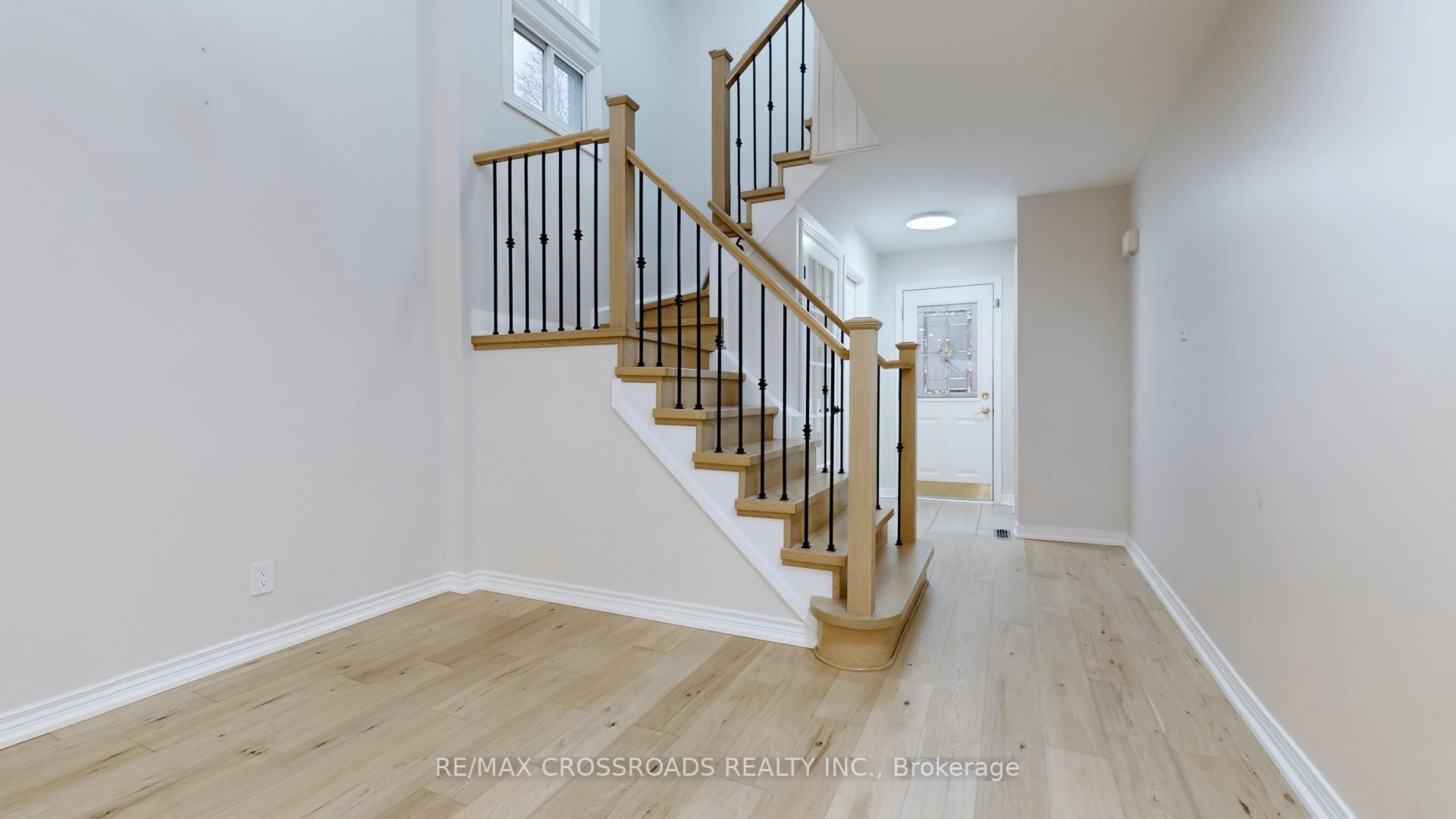 Photo 12 of 54 Foxglove Court, Markham, Unionville — HOMEH