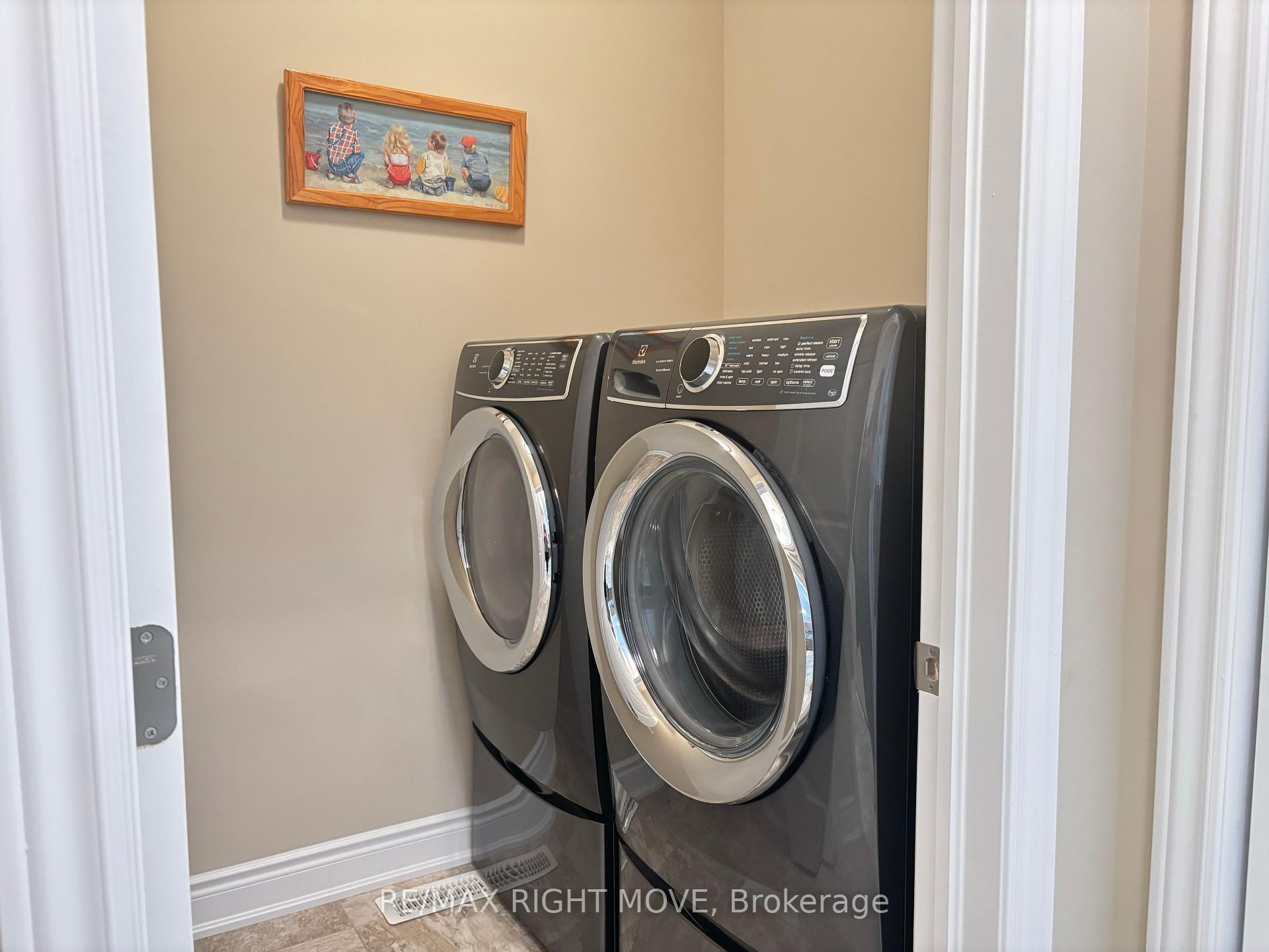 Photo 6 of 128 Lily Drive, Orillia — HOMEH