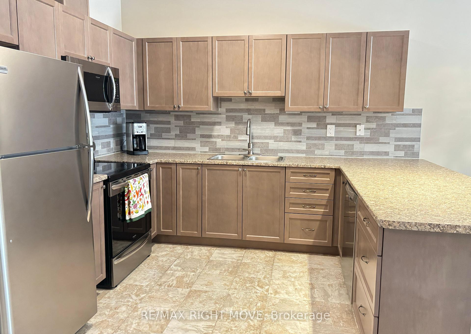 Photo 8 of 128 Lily Drive, Orillia — HOMEH