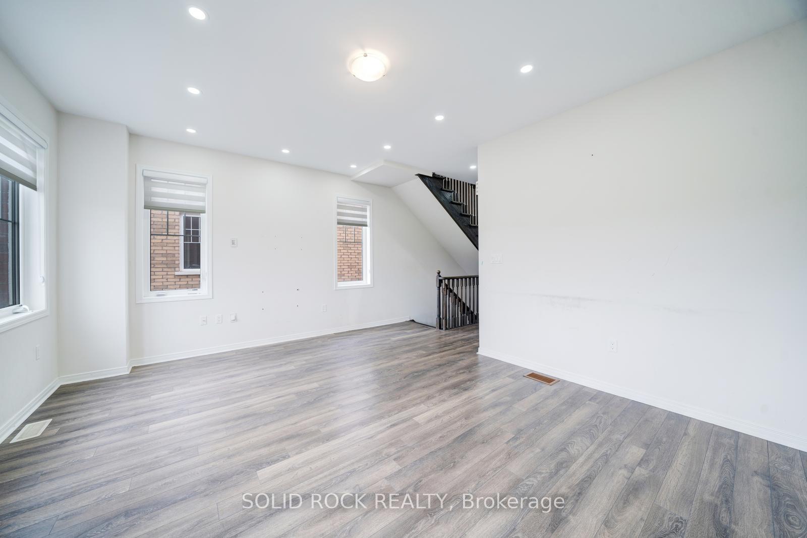 Photo 14 of 840 Atwater Path, Oshawa, Lakeview — HOMEH