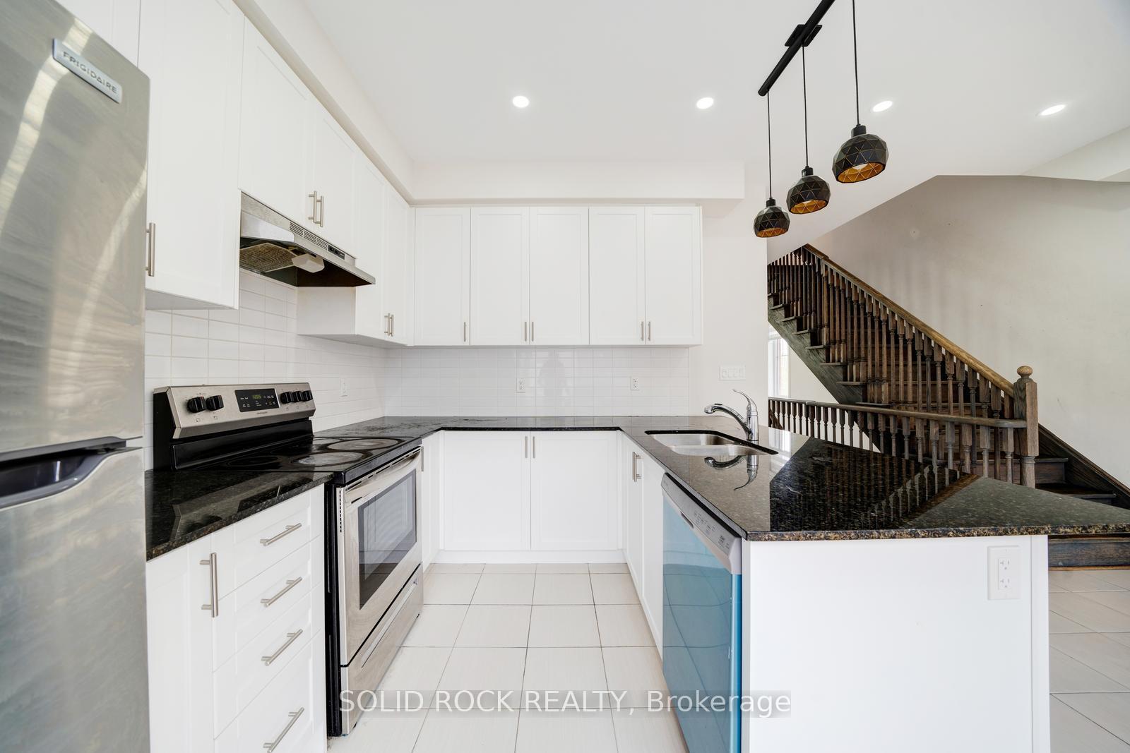 Photo 24 of 840 Atwater Path, Oshawa, Lakeview — HOMEH