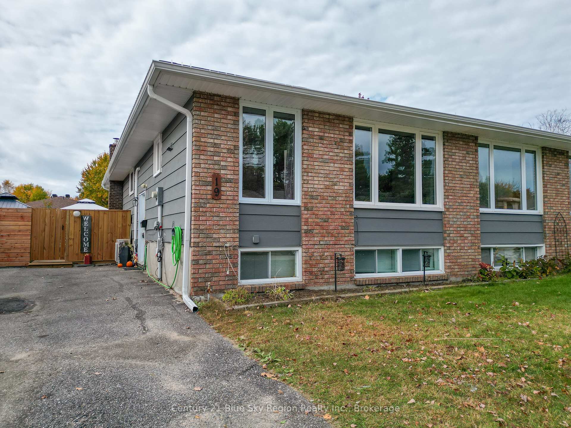 Photo 2 of 19 Massey Drive, North Bay, Ferris — HOMEH