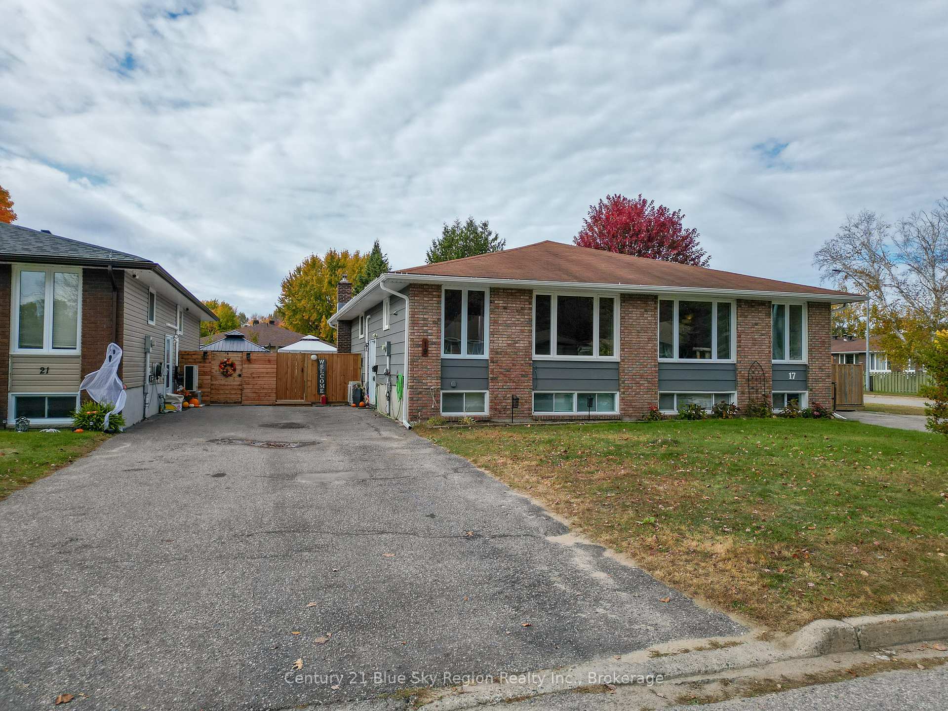 Photo 3 of 19 Massey Drive, North Bay, Ferris — HOMEH