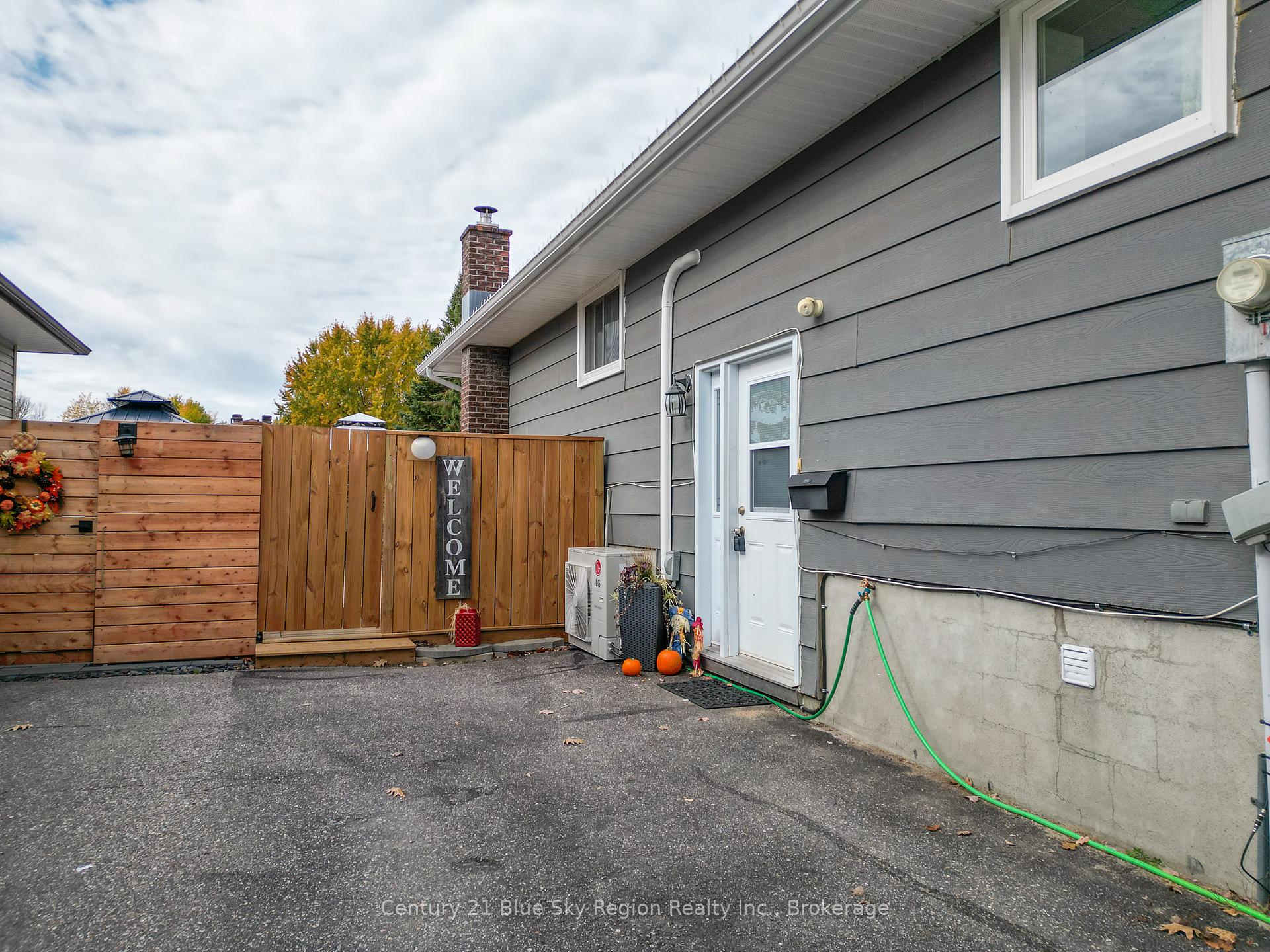 Photo 5 of 19 Massey Drive, North Bay, Ferris — HOMEH