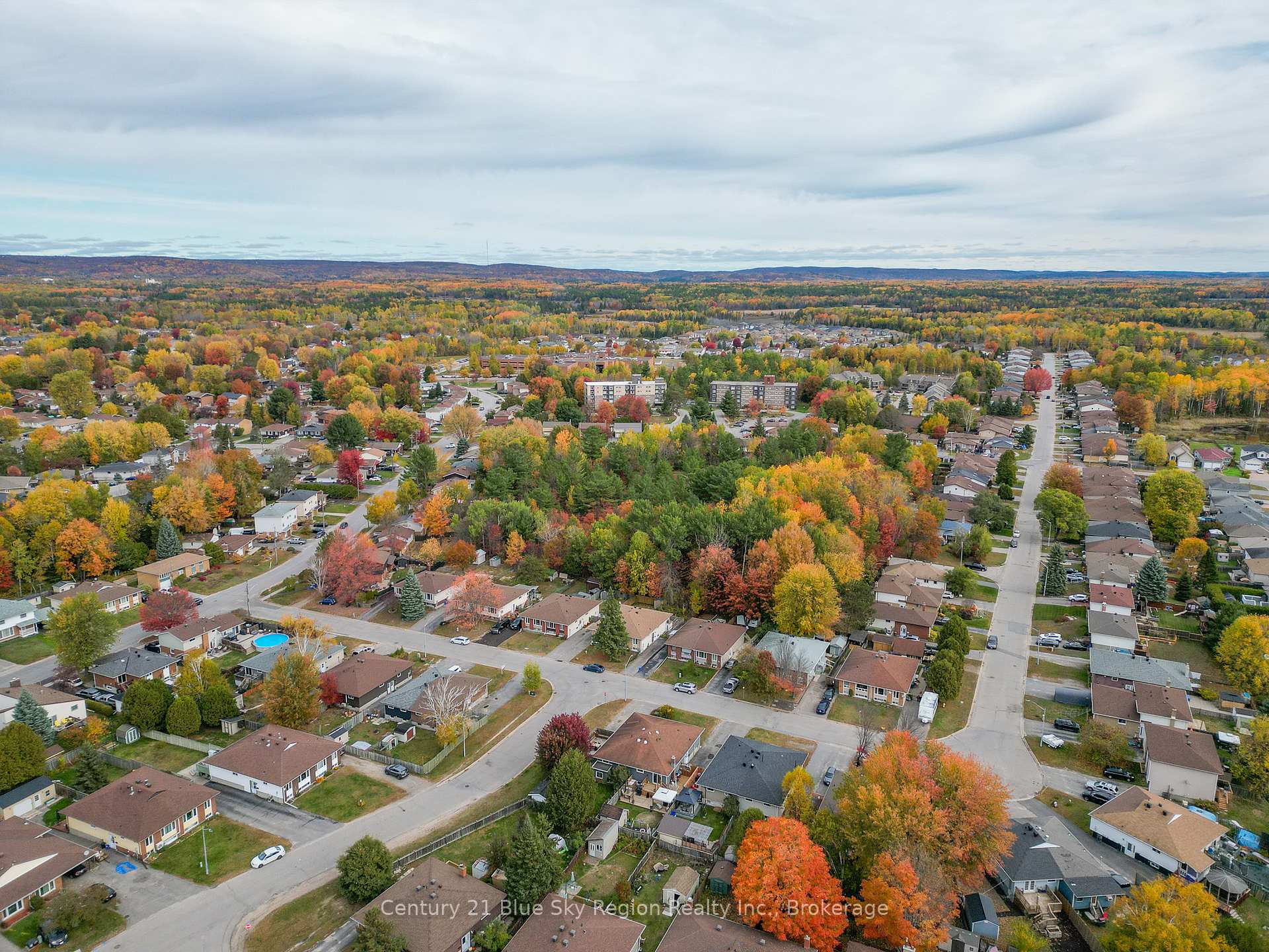 Photo 16 of 19 Massey Drive, North Bay, Ferris — HOMEH
