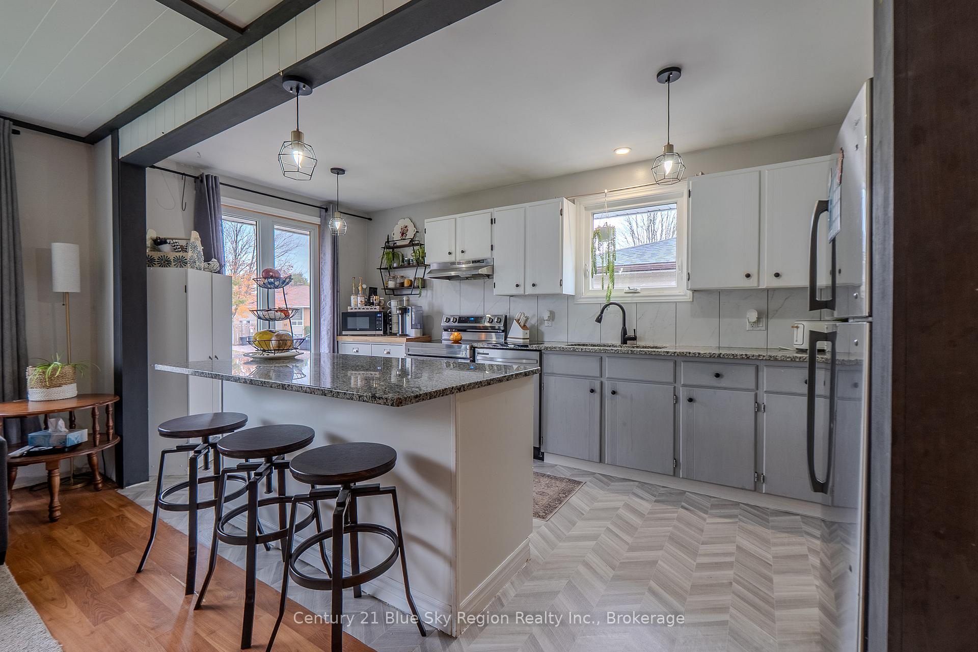 Photo 17 of 19 Massey Drive, North Bay, Ferris — HOMEH
