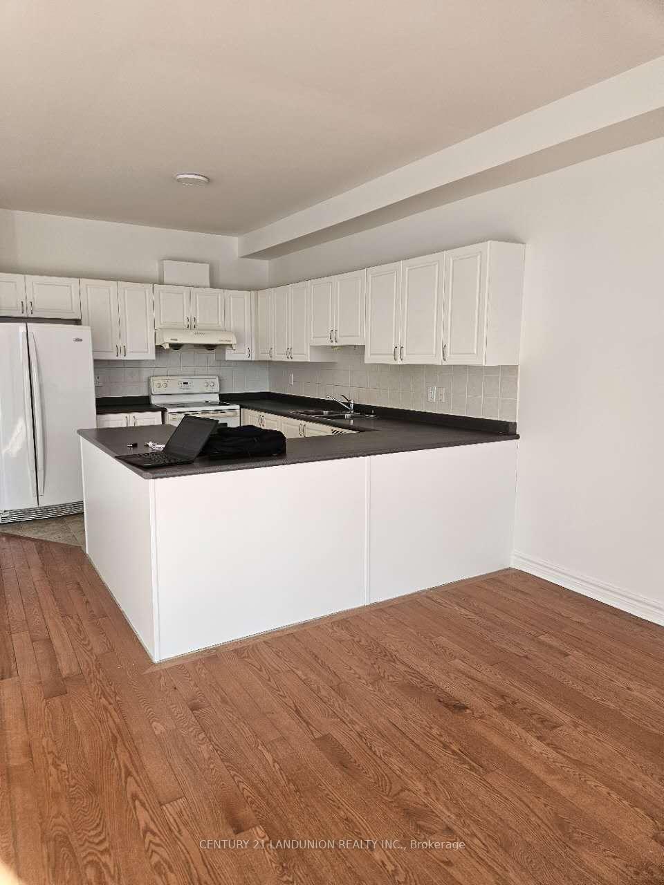 Photo 3 of 8 Williams Street, Markham, Berczy — HOMEH