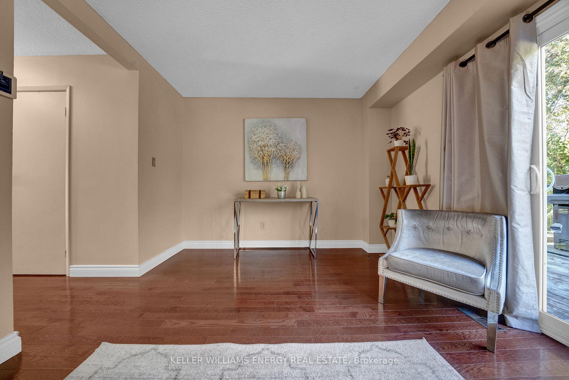 Photo 11 of 518 Camelot Drive, Oshawa, Eastdale — HOMEH