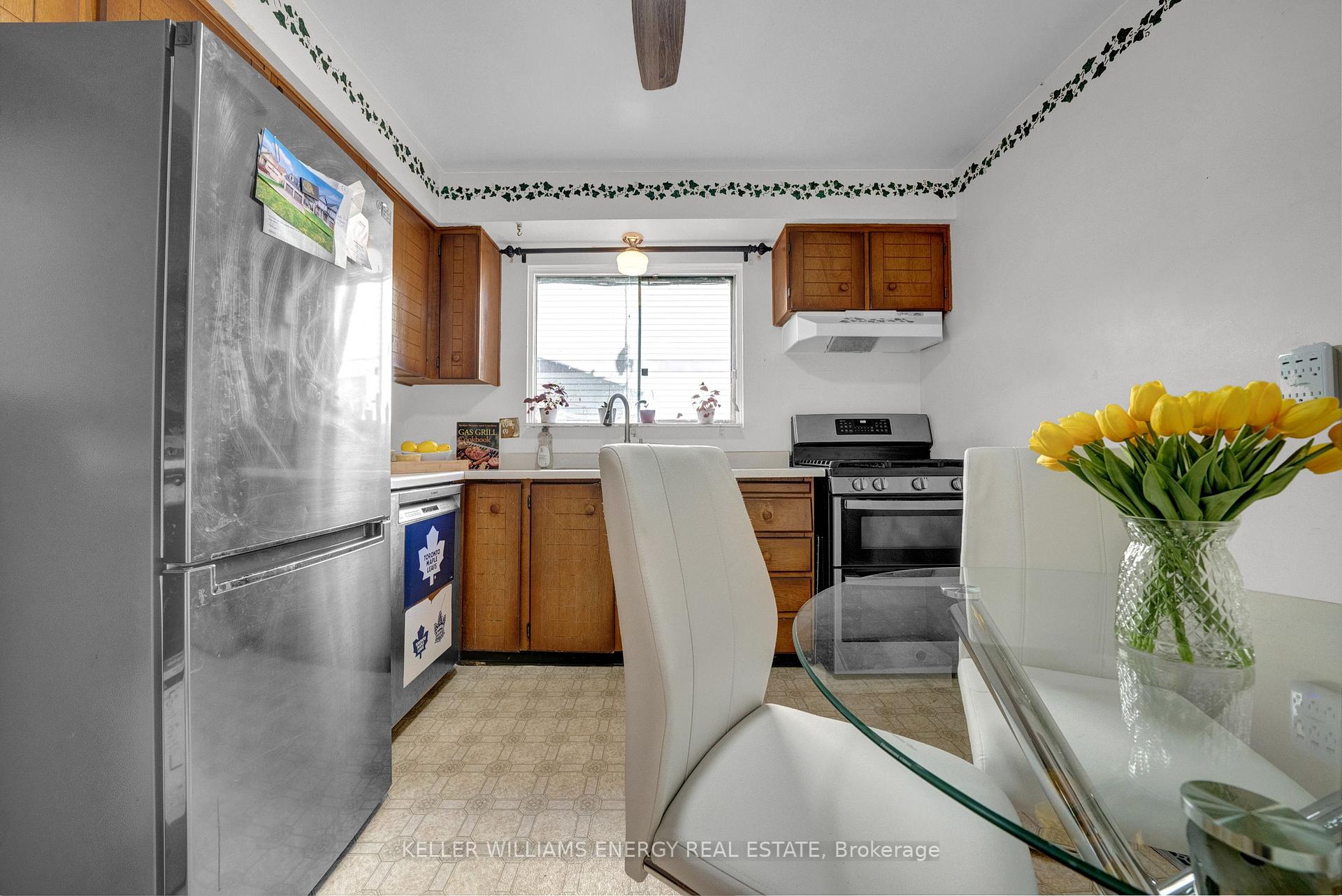 Photo 16 of 518 Camelot Drive, Oshawa, Eastdale — HOMEH