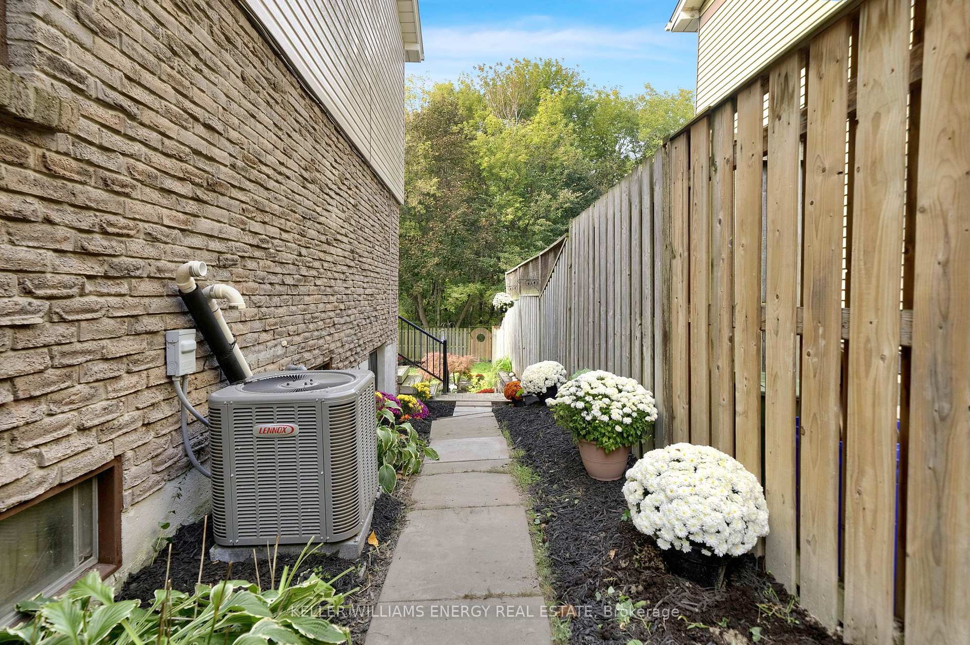 Photo 38 of 518 Camelot Drive, Oshawa, Eastdale — HOMEH