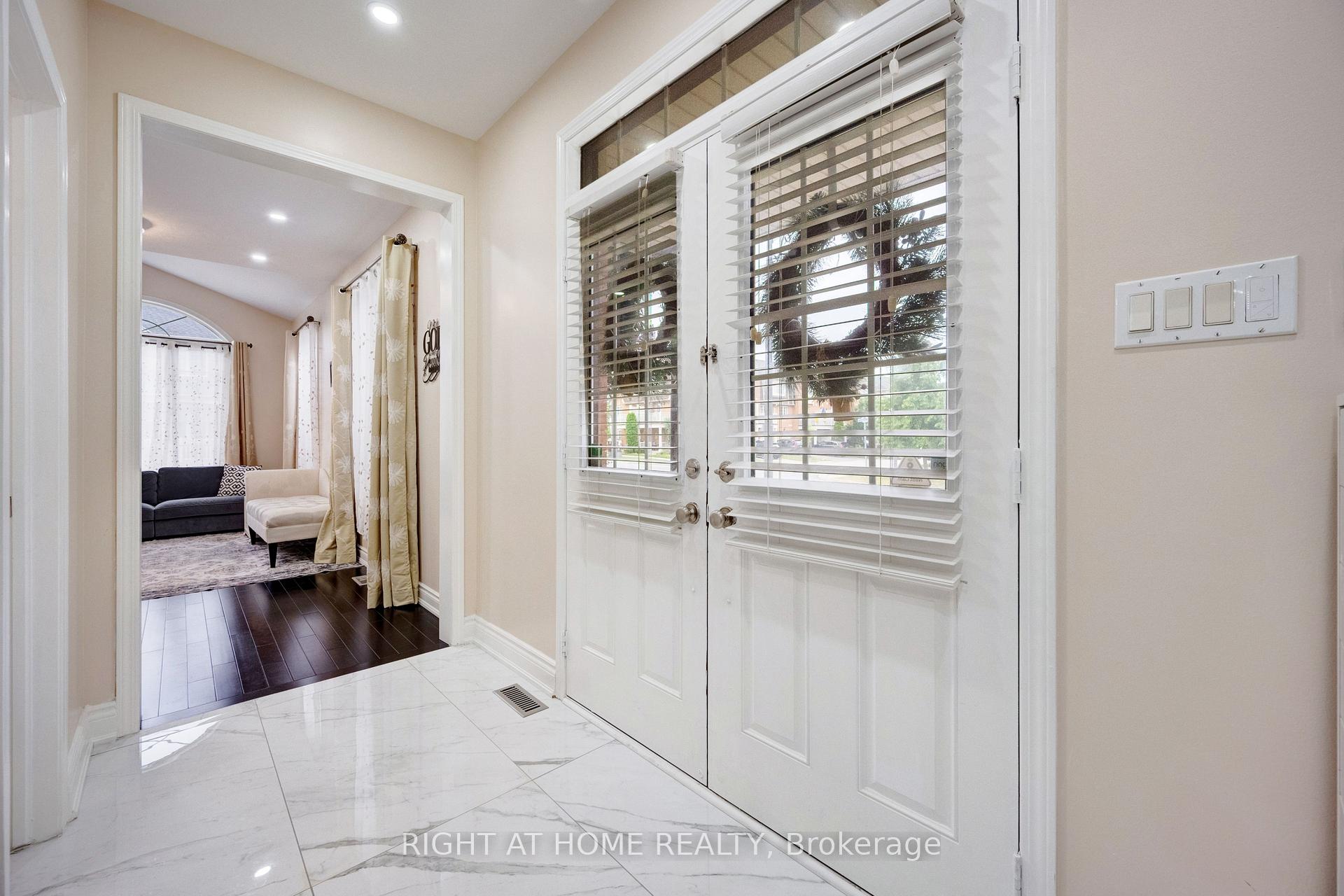 Photo 3 of 693 Switzer Crescent, Milton, Coates — HOMEH