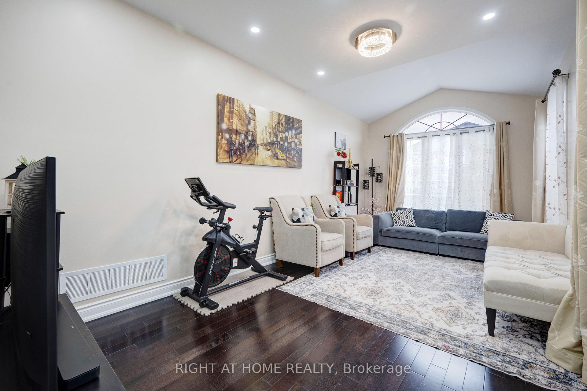 Photo 4 of 693 Switzer Crescent, Milton, Coates — HOMEH
