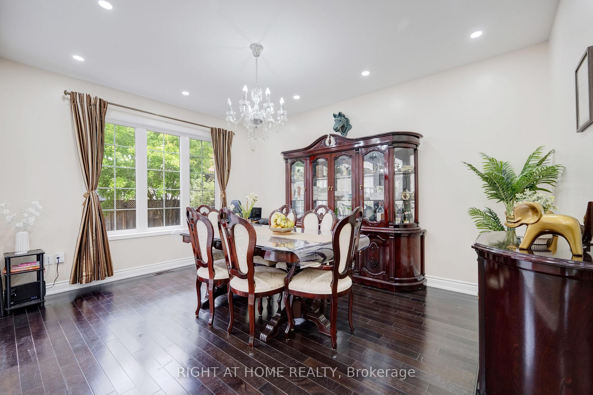 Photo 5 of 693 Switzer Crescent, Milton, Coates — HOMEH