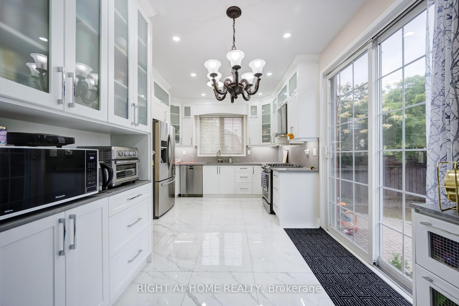 Photo 30 of 693 Switzer Crescent, Milton, Coates — HOMEH