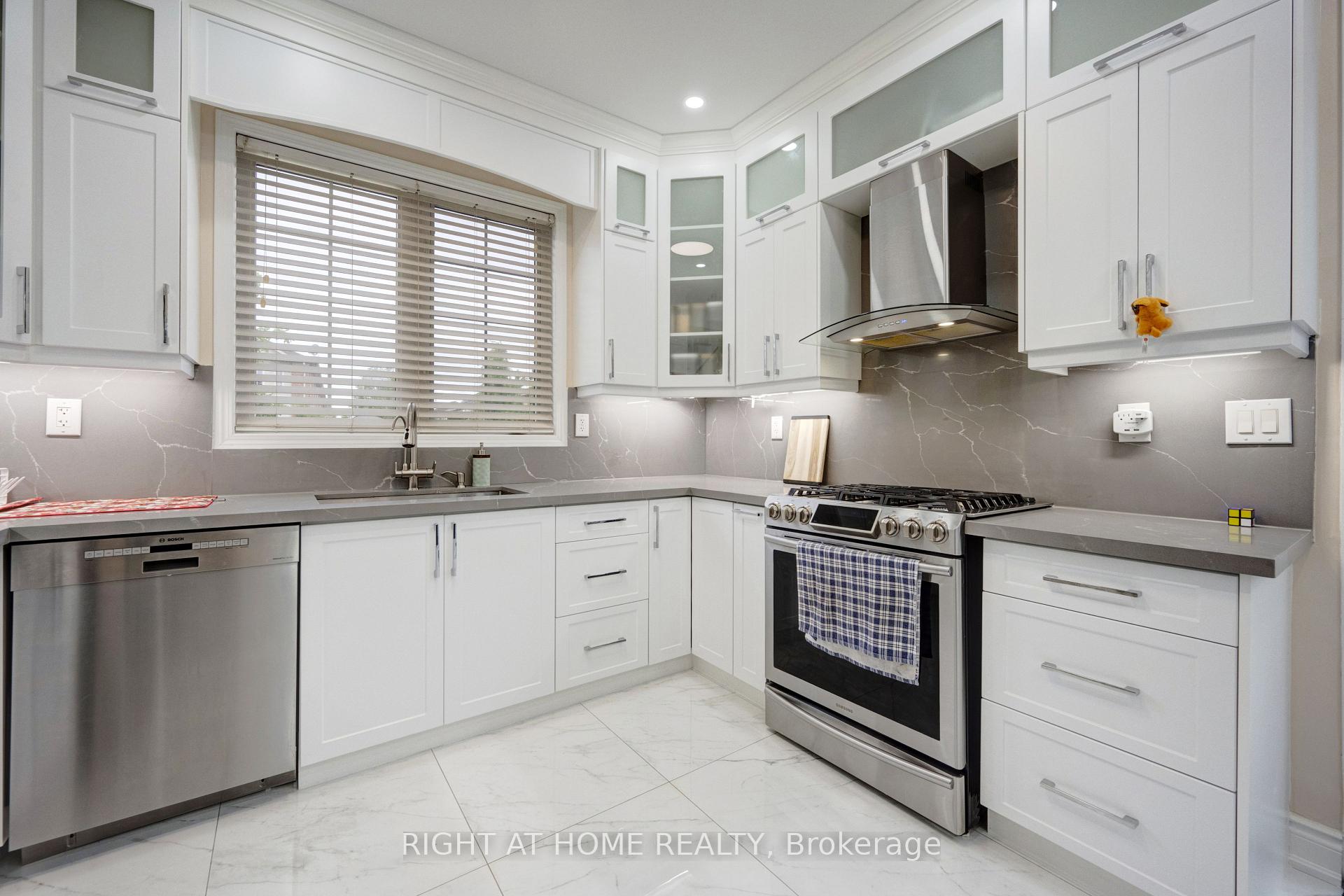 Photo 8 of 693 Switzer Crescent, Milton, Coates — HOMEH