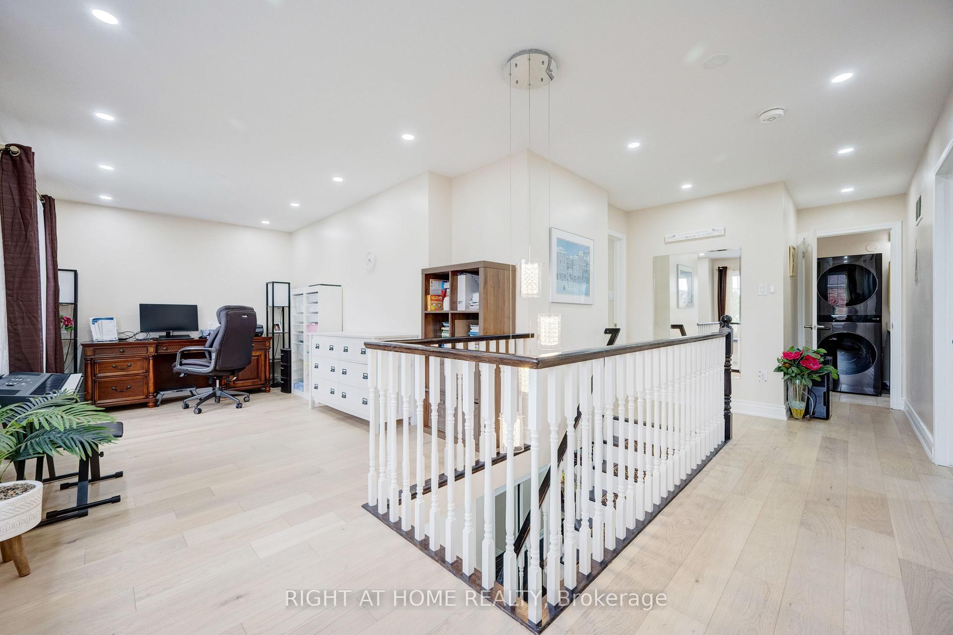 Photo 11 of 693 Switzer Crescent, Milton, Coates — HOMEH