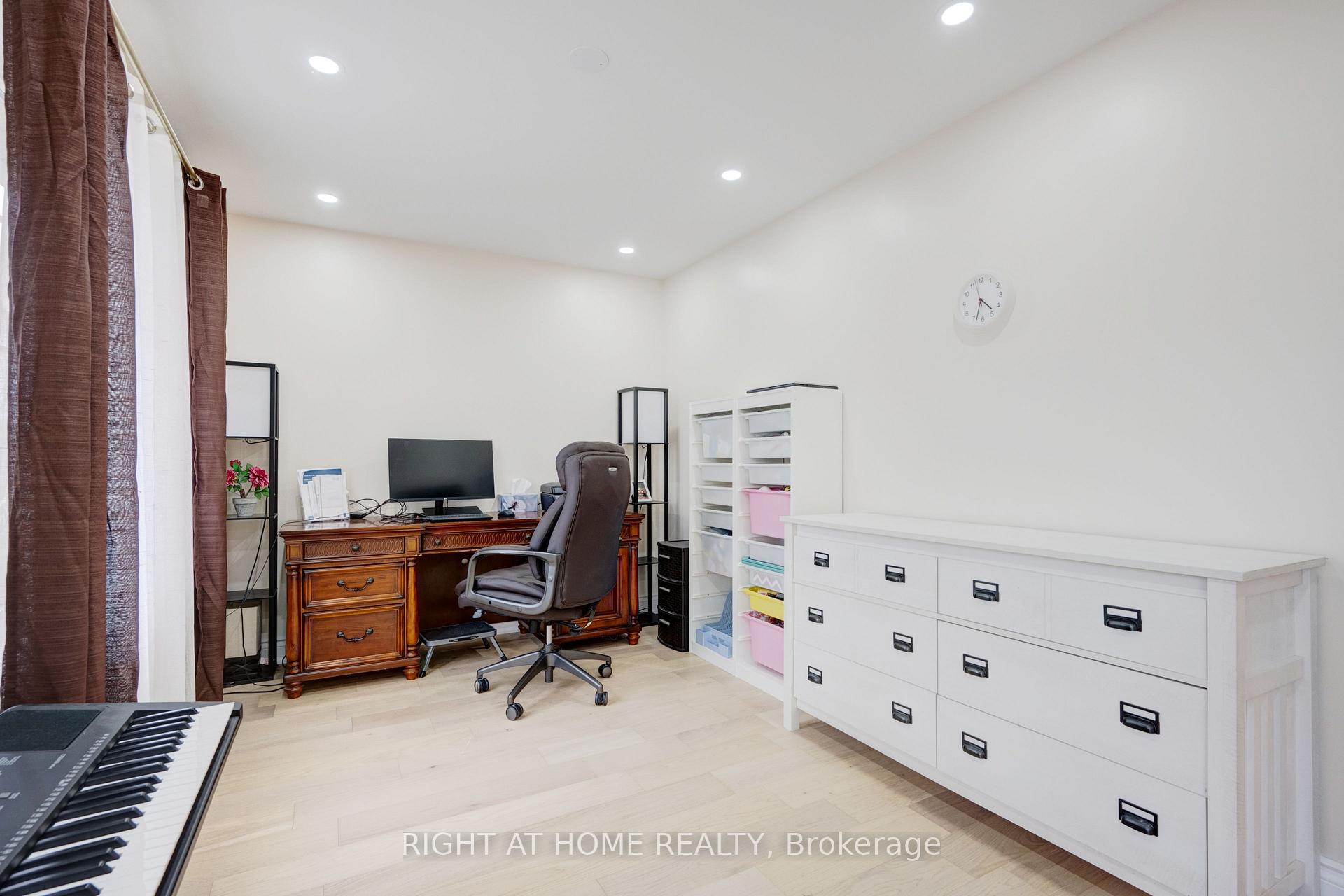 Photo 14 of 693 Switzer Crescent, Milton, Coates — HOMEH