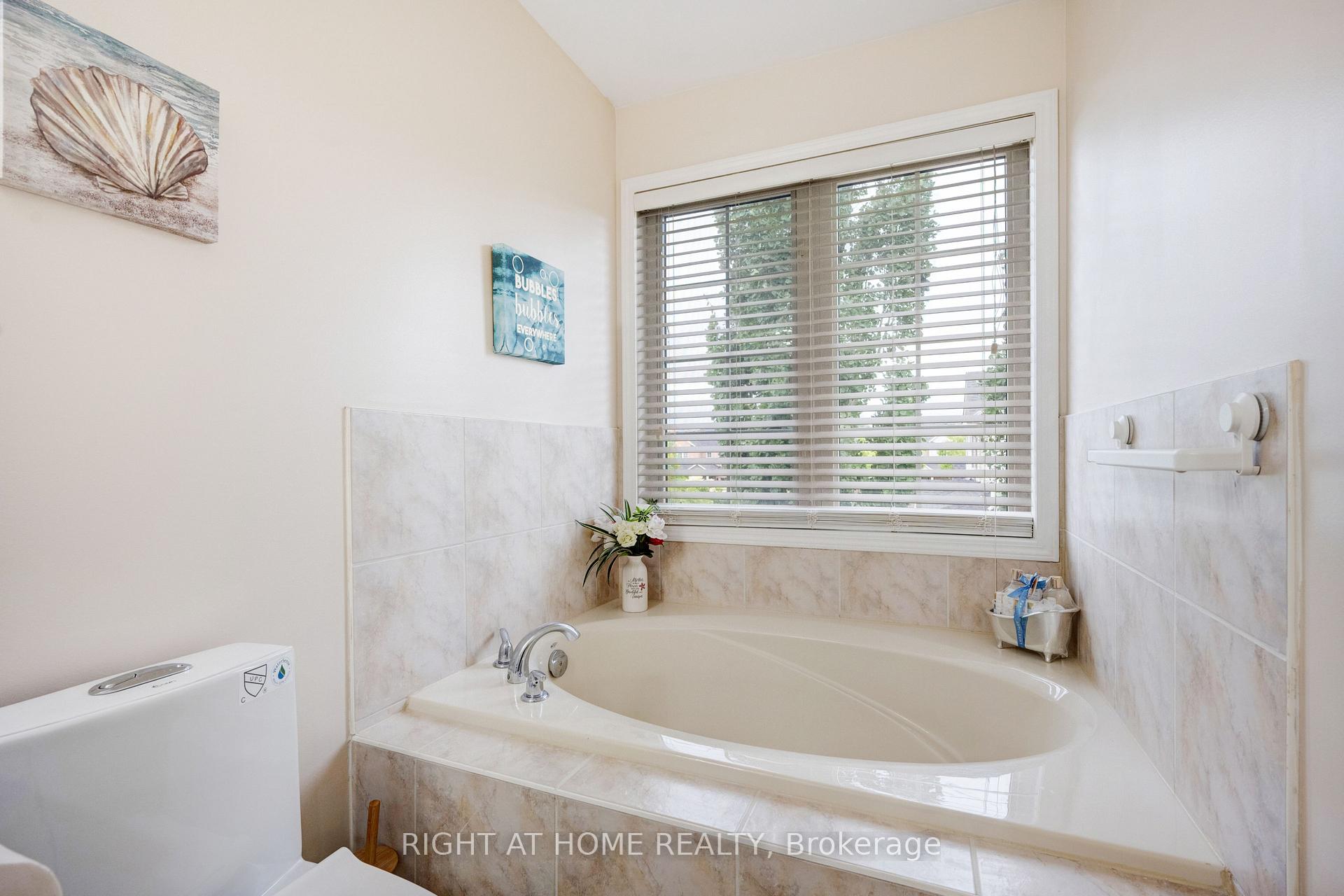 Photo 28 of 693 Switzer Crescent, Milton, Coates — HOMEH