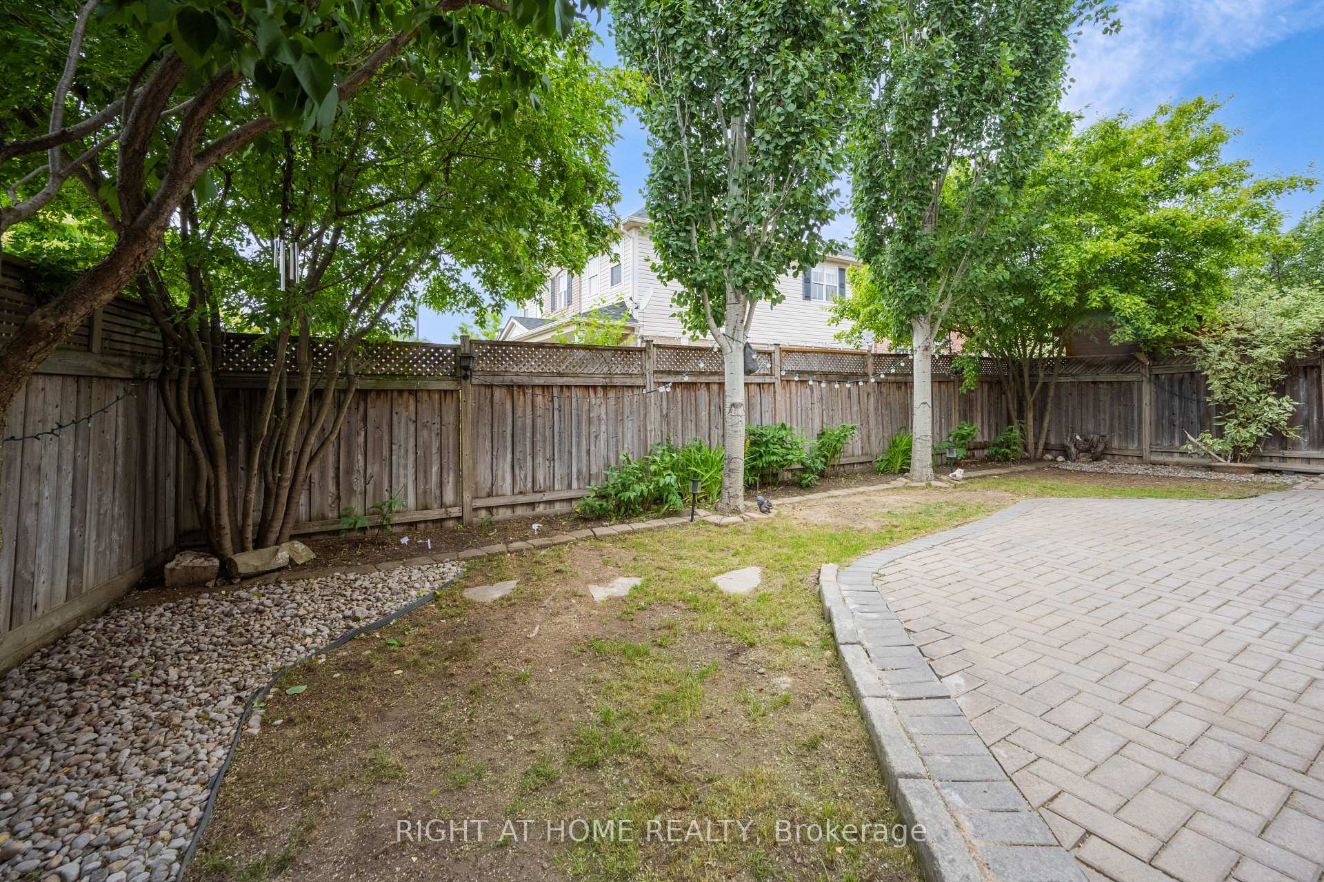 Photo 23 of 693 Switzer Crescent, Milton, Coates — HOMEH