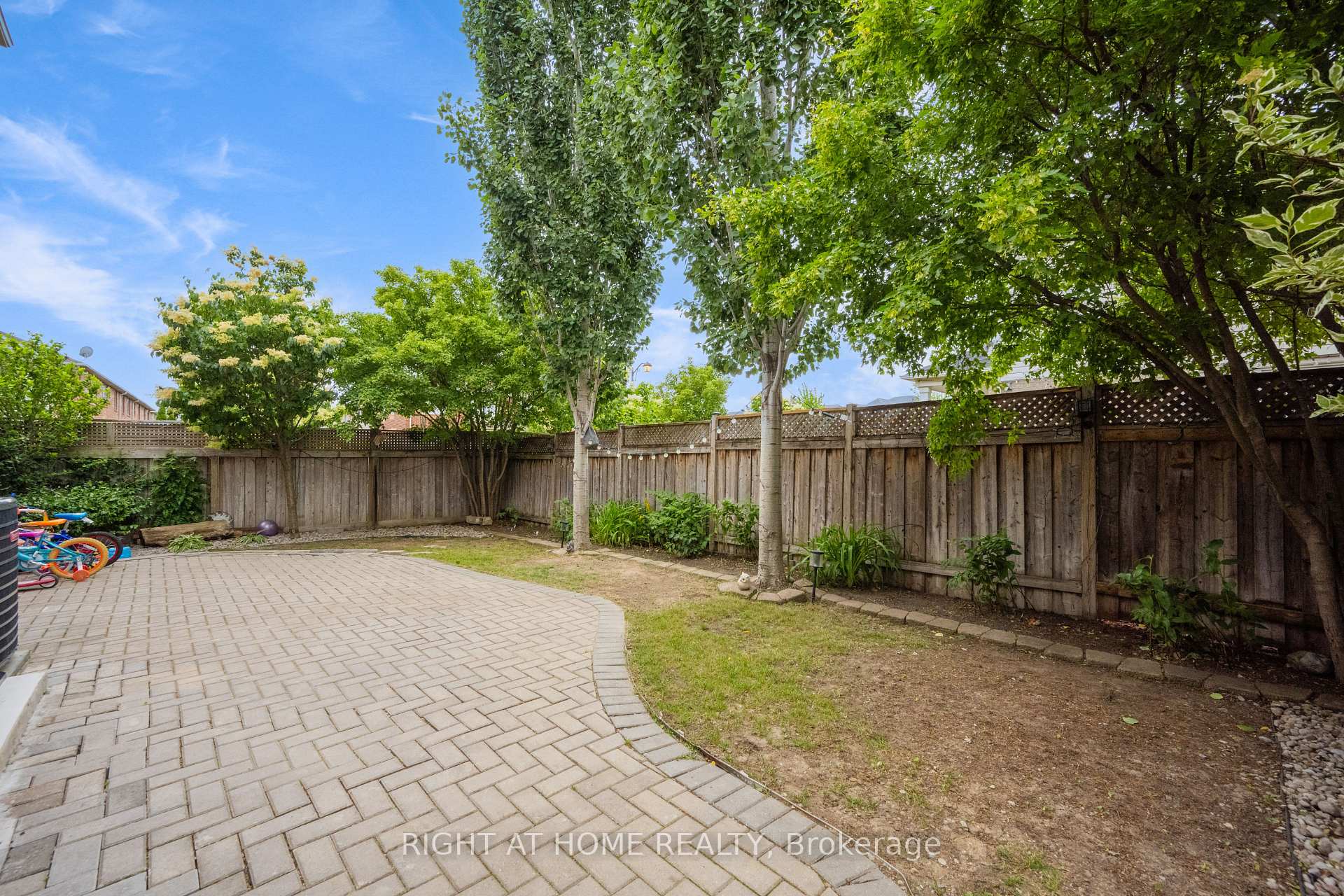 Photo 26 of 693 Switzer Crescent, Milton, Coates — HOMEH
