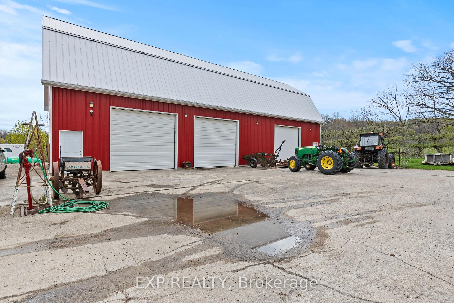 Photo 12 of 1909 Effingham Street, Pelham, North Pelham — HOMEH