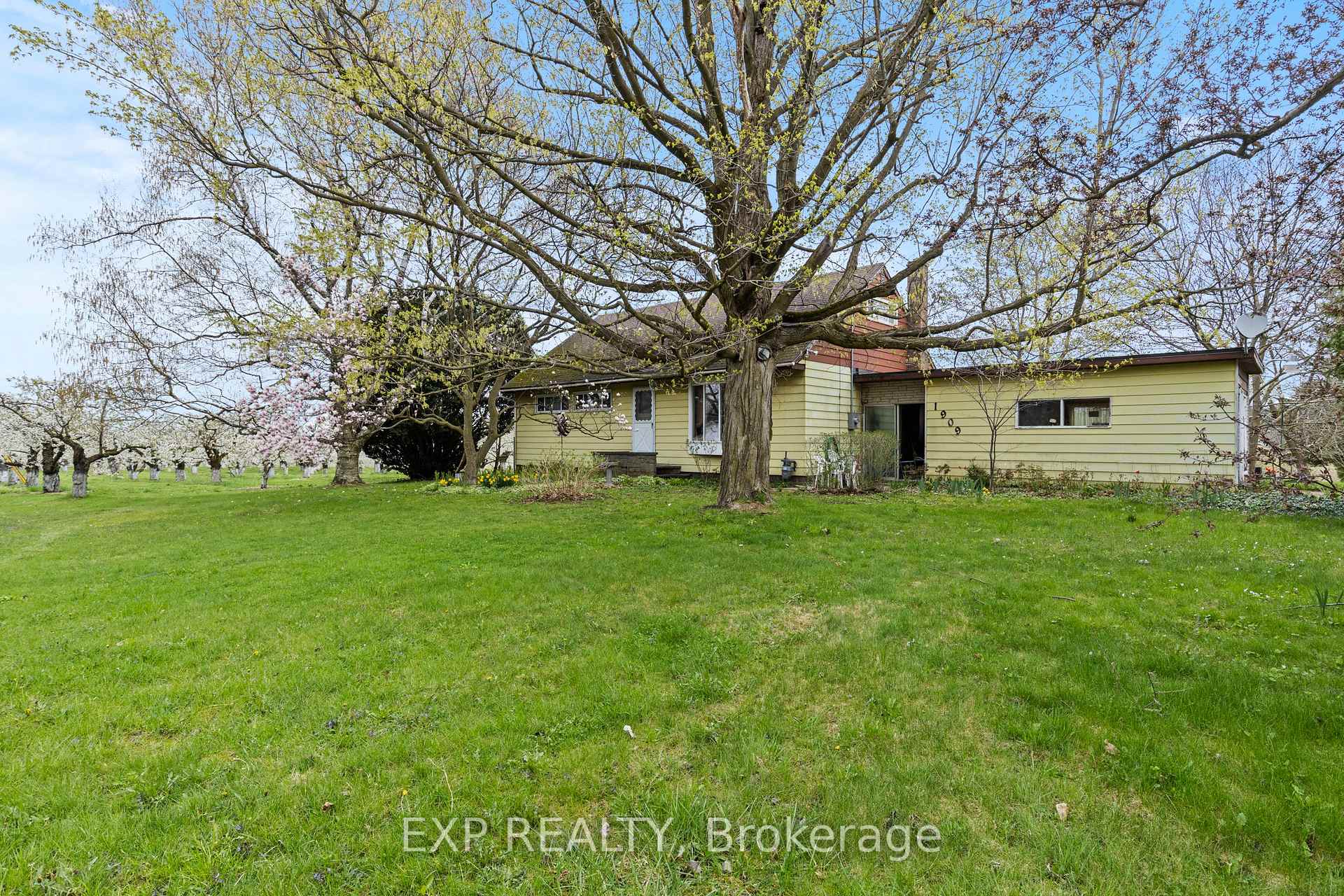Photo 16 of 1909 Effingham Street, Pelham, North Pelham — HOMEH