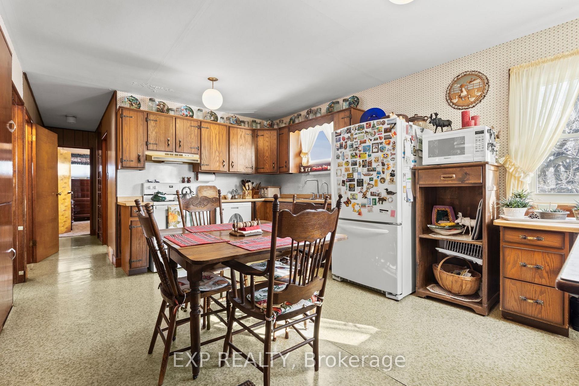 Photo 17 of 1909 Effingham Street, Pelham, North Pelham — HOMEH