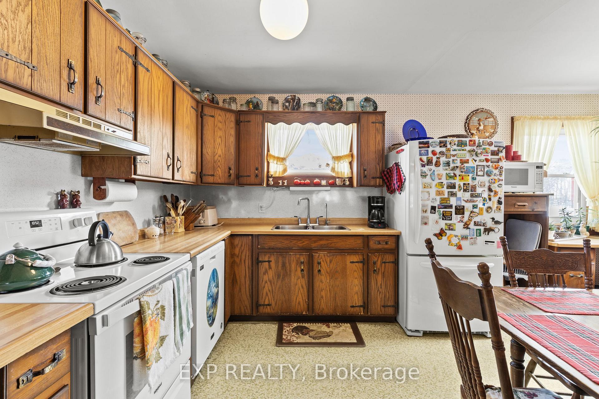 Photo 18 of 1909 Effingham Street, Pelham, North Pelham — HOMEH