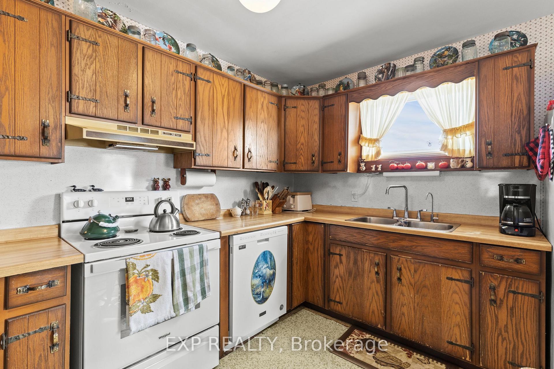 Photo 19 of 1909 Effingham Street, Pelham, North Pelham — HOMEH