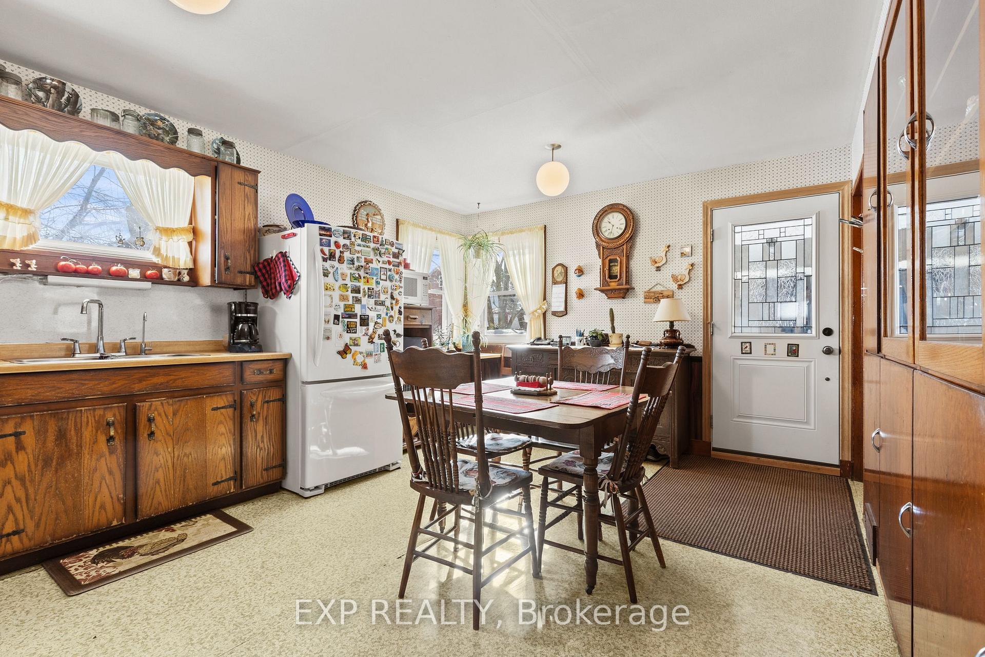 Photo 20 of 1909 Effingham Street, Pelham, North Pelham — HOMEH