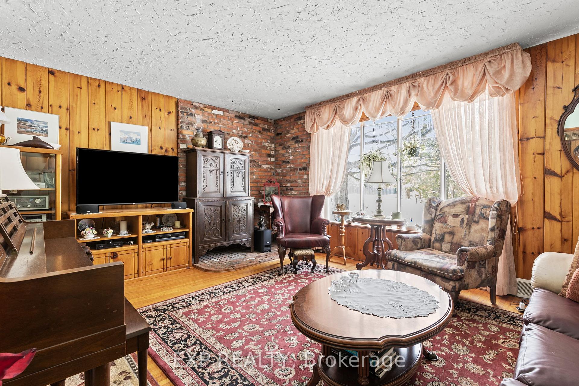 Photo 21 of 1909 Effingham Street, Pelham, North Pelham — HOMEH