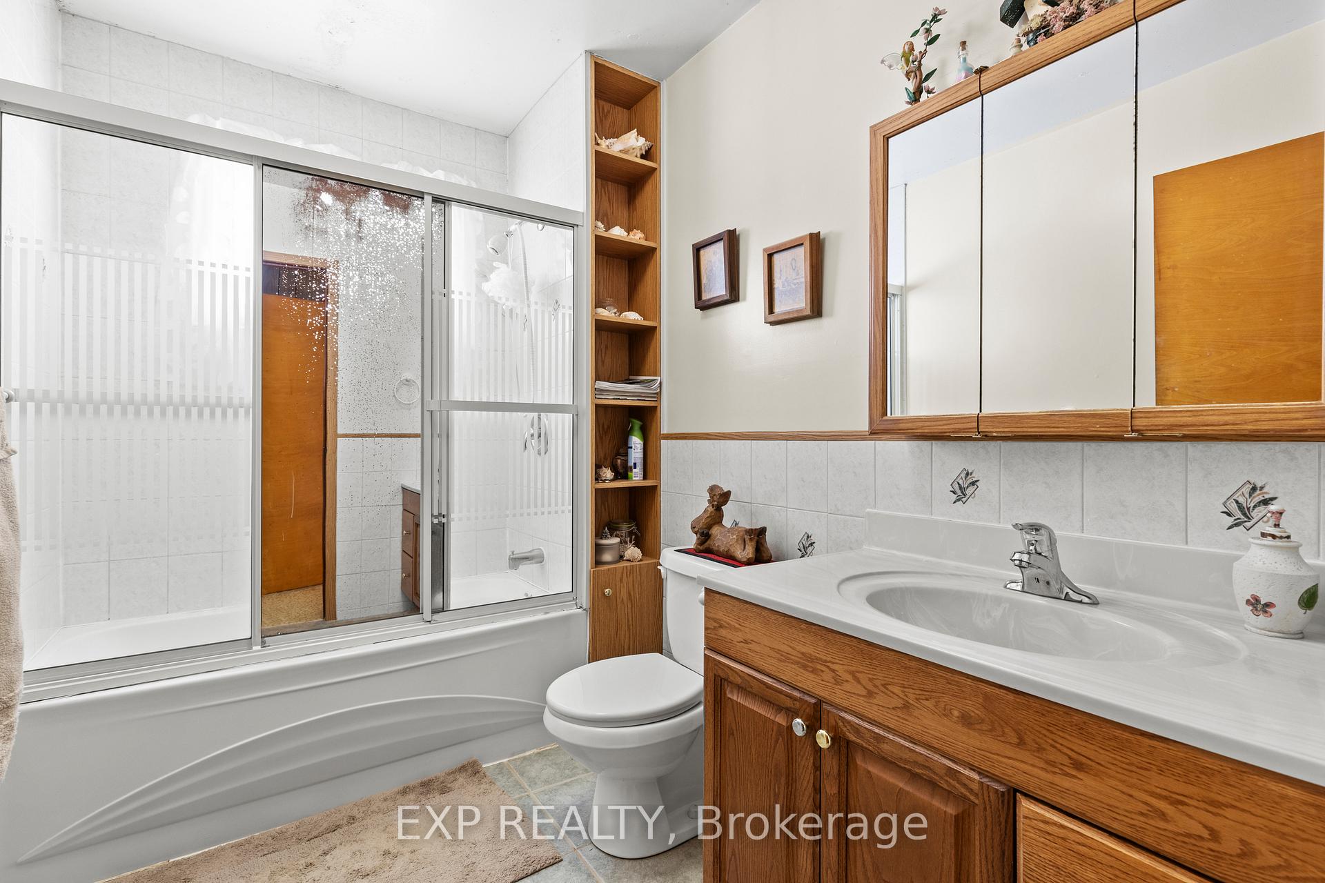 Photo 25 of 1909 Effingham Street, Pelham, North Pelham — HOMEH