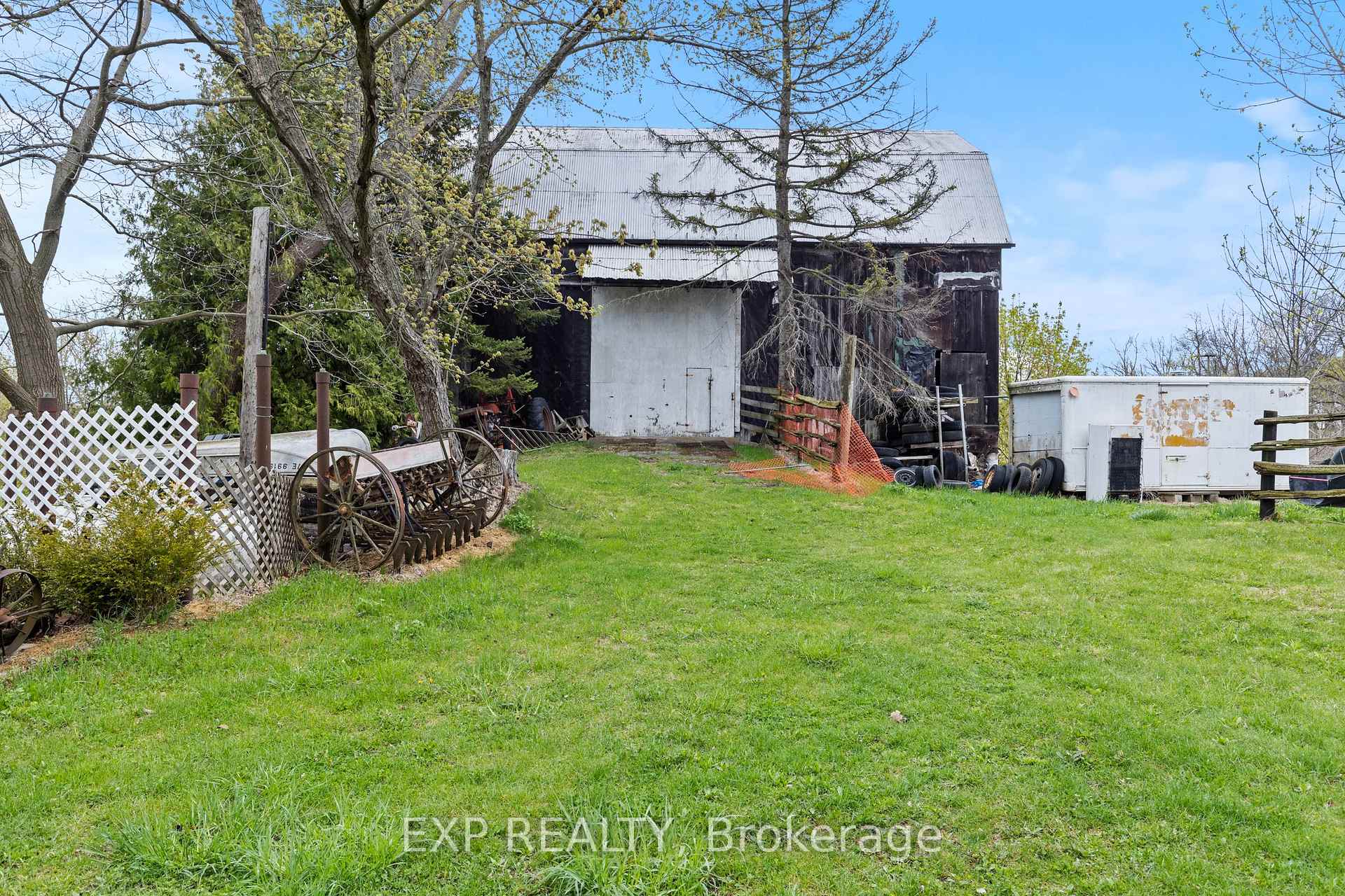 Photo 36 of 1909 Effingham Street, Pelham, North Pelham — HOMEH