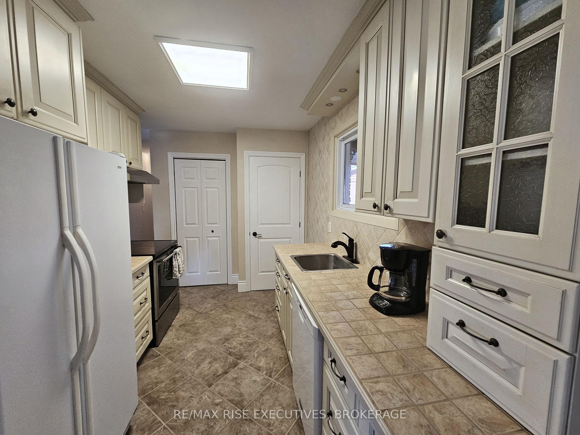 Photo 8 of 2502 Leeman Road, Kingston, City North of 401 — HOMEH