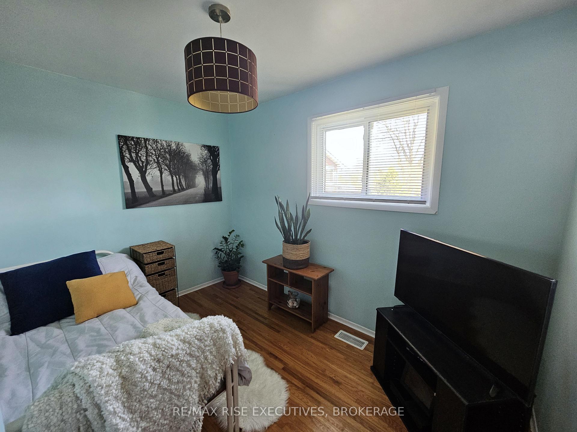 Photo 11 of 2502 Leeman Road, Kingston, City North of 401 — HOMEH